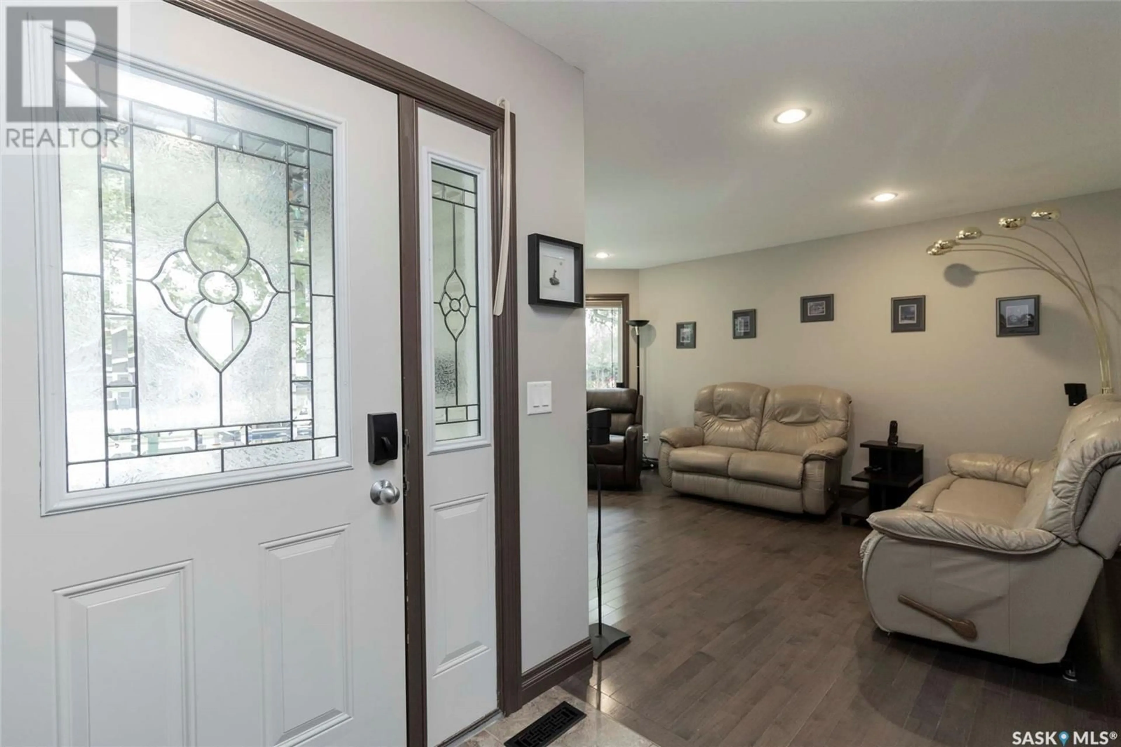 Indoor entryway for 1405 7TH AVENUE, Saskatoon Saskatchewan S7K2W3