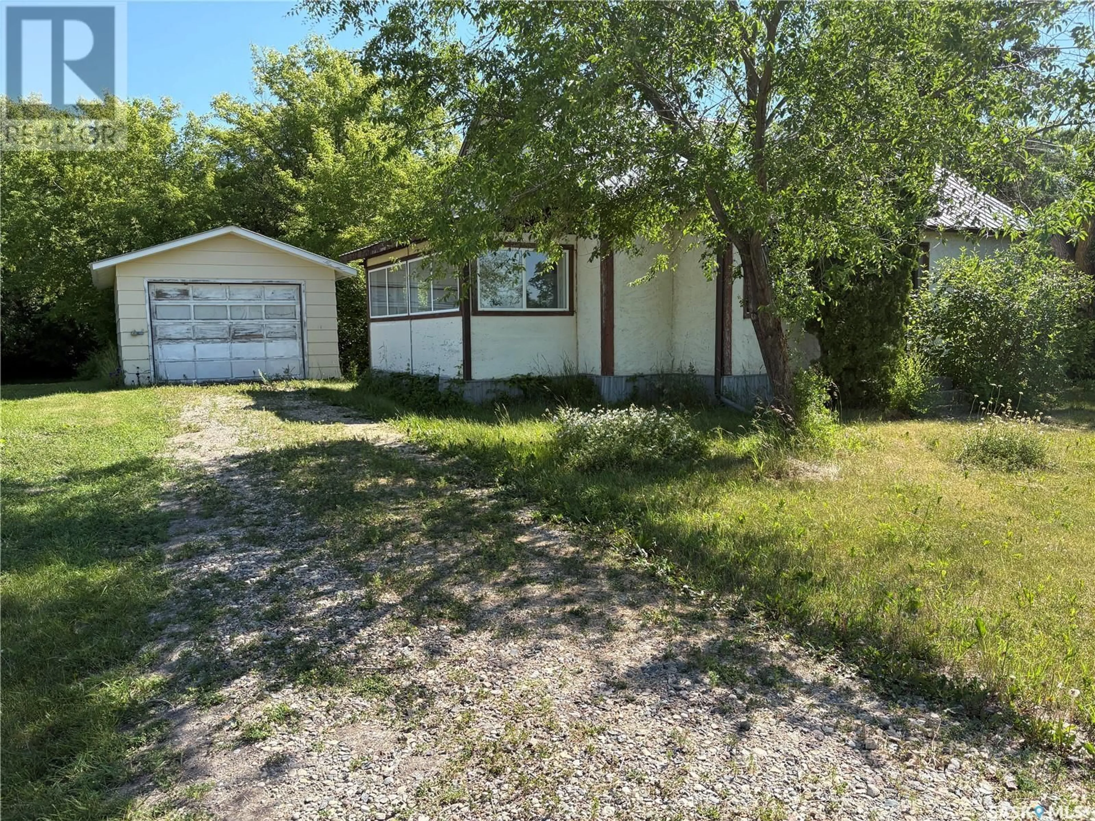 A pic from outside/outdoor area/front of a property/back of a property/a pic from drone, street for 412 FIRST AVENUE, Spy Hill Saskatchewan S0A3W0