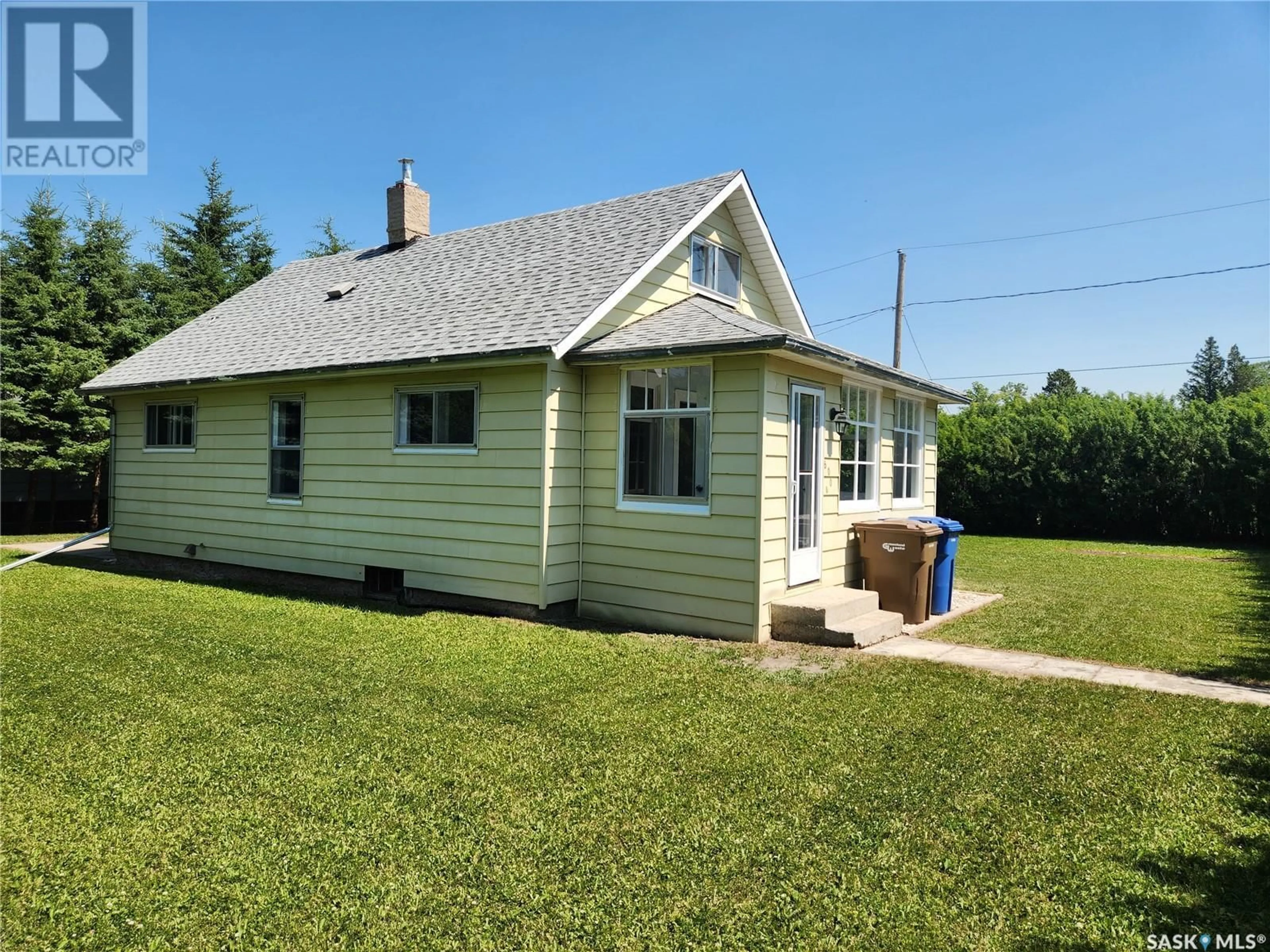 Home with vinyl exterior material, street for 600 2ND AVENUE, Star City Saskatchewan S0E1P0