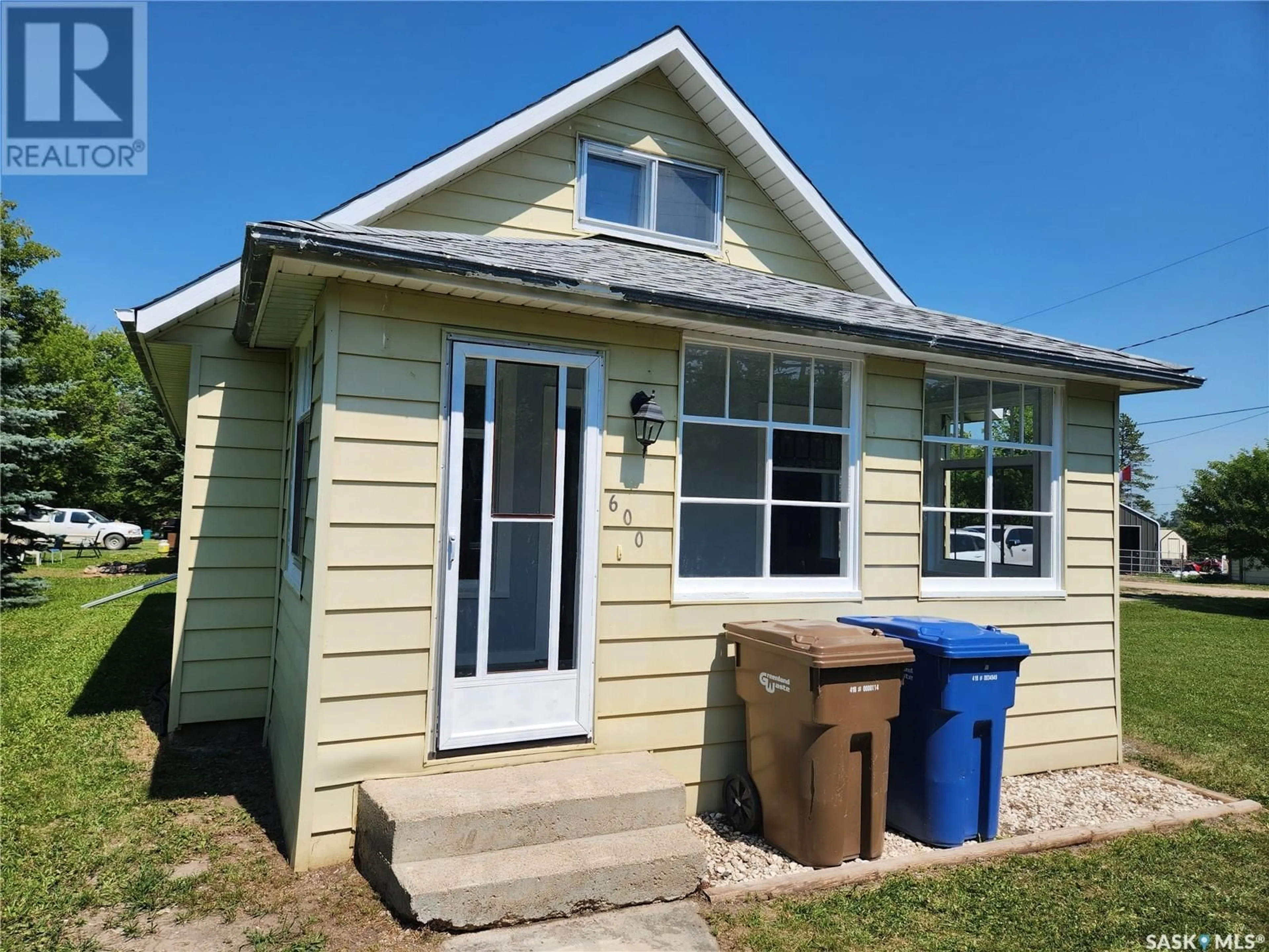 Home with vinyl exterior material, building for 600 2ND AVENUE, Star City Saskatchewan S0E1P0