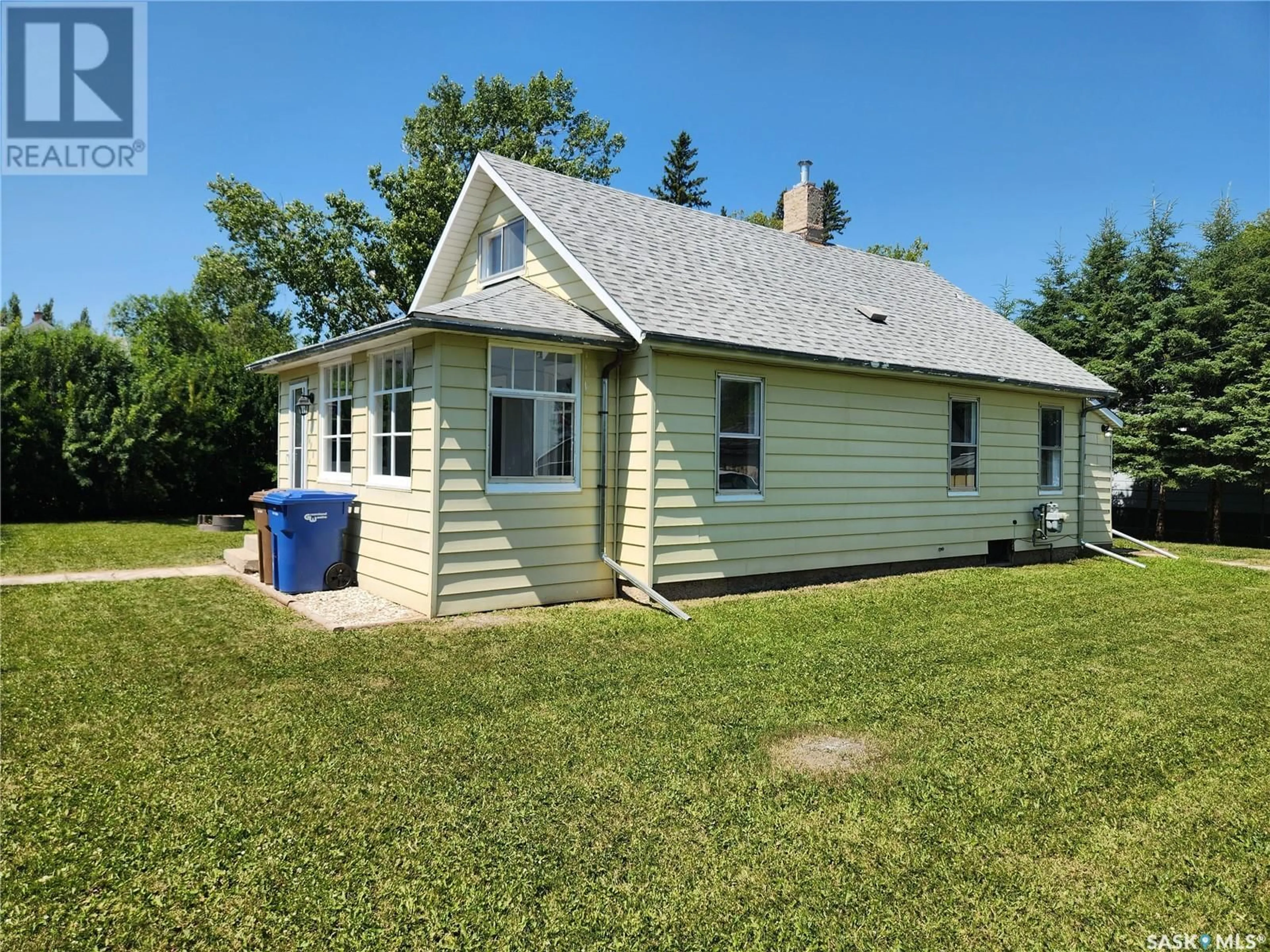 Home with vinyl exterior material, building for 600 2ND AVENUE, Star City Saskatchewan S0E1P0