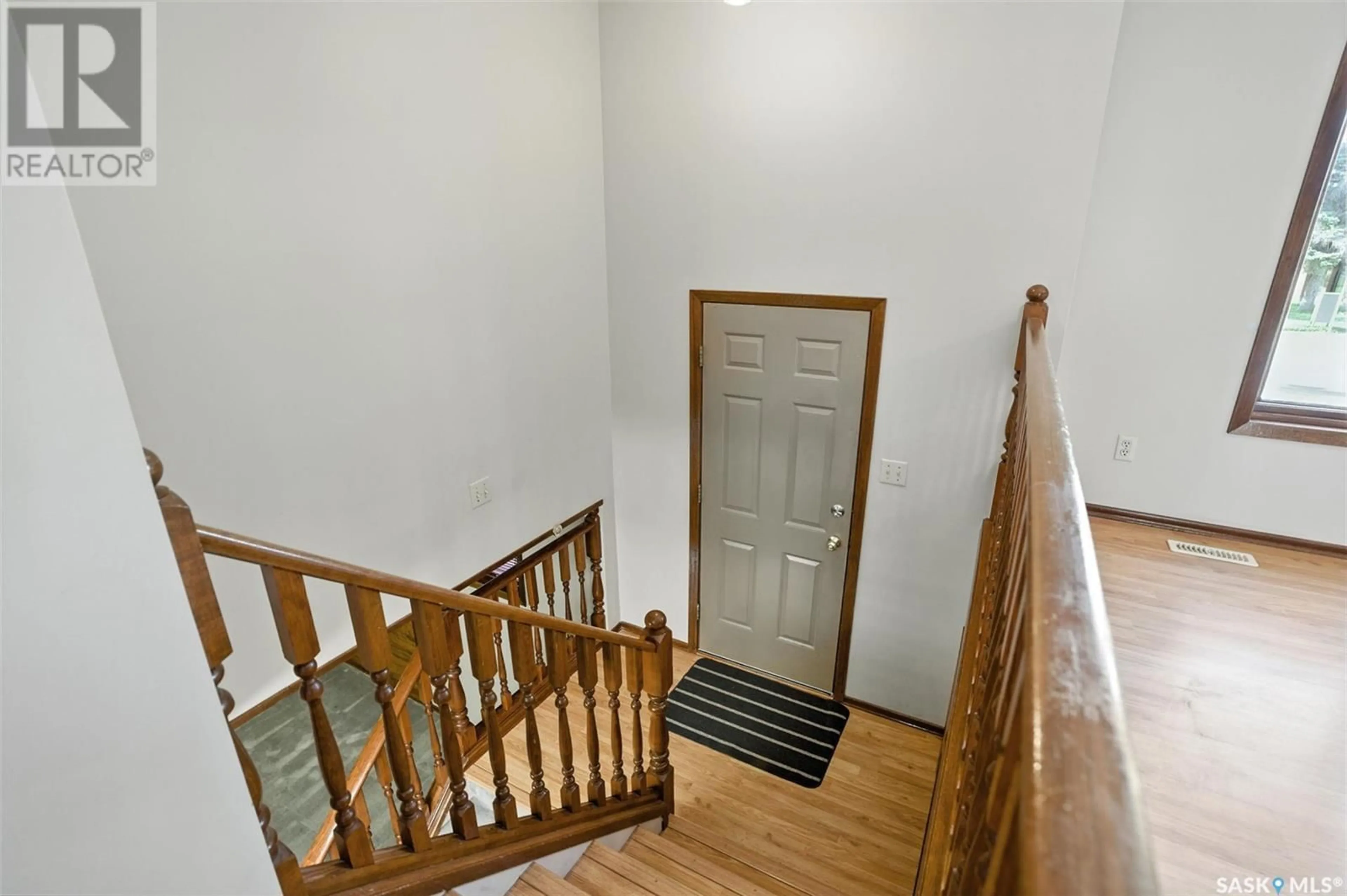 Indoor foyer for 1266 MCCORMACK ROAD, Saskatoon Saskatchewan S7M5L9
