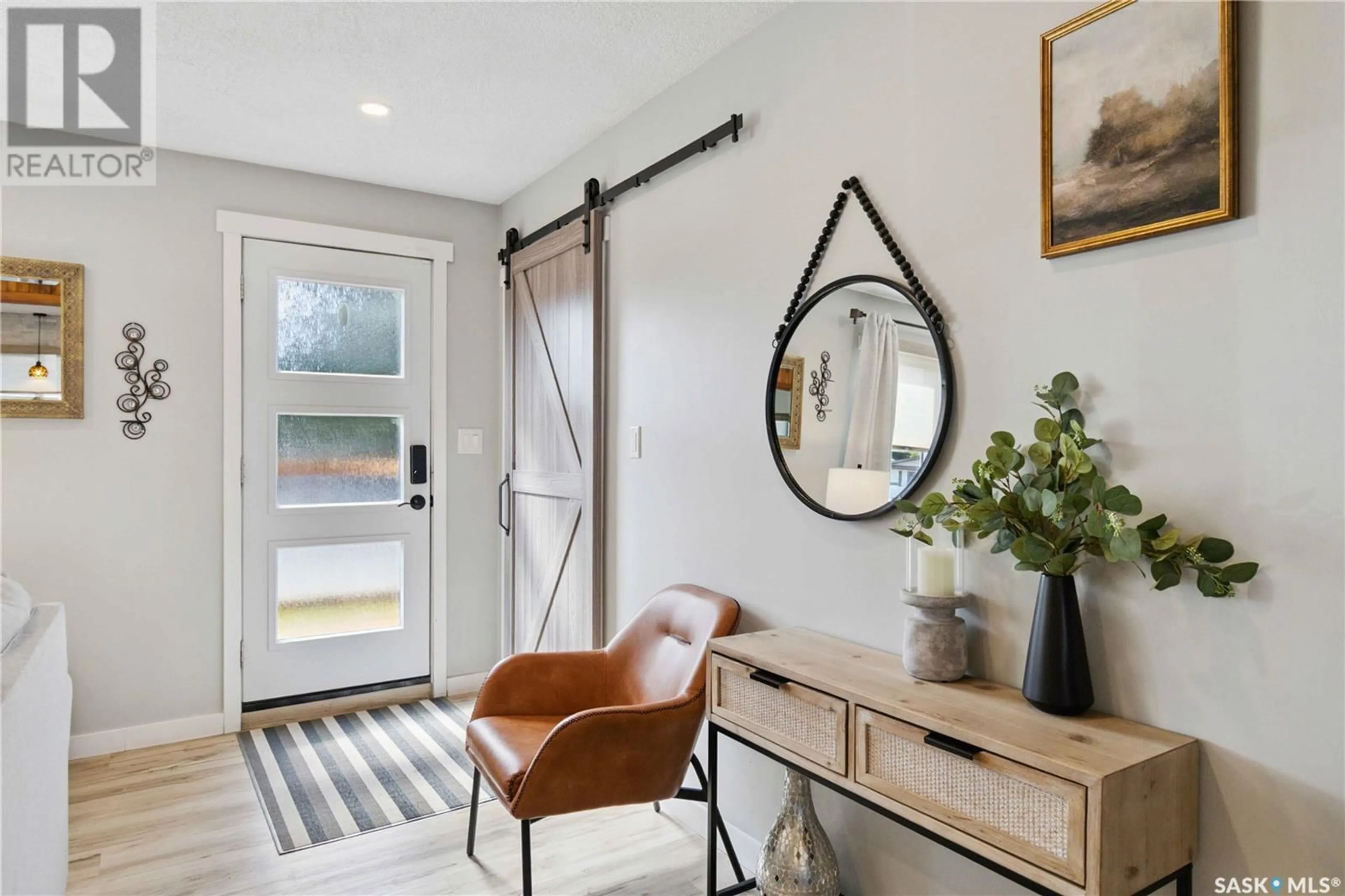 Indoor entryway for 2125 EASTHILL, Saskatoon Saskatchewan S7J3C8
