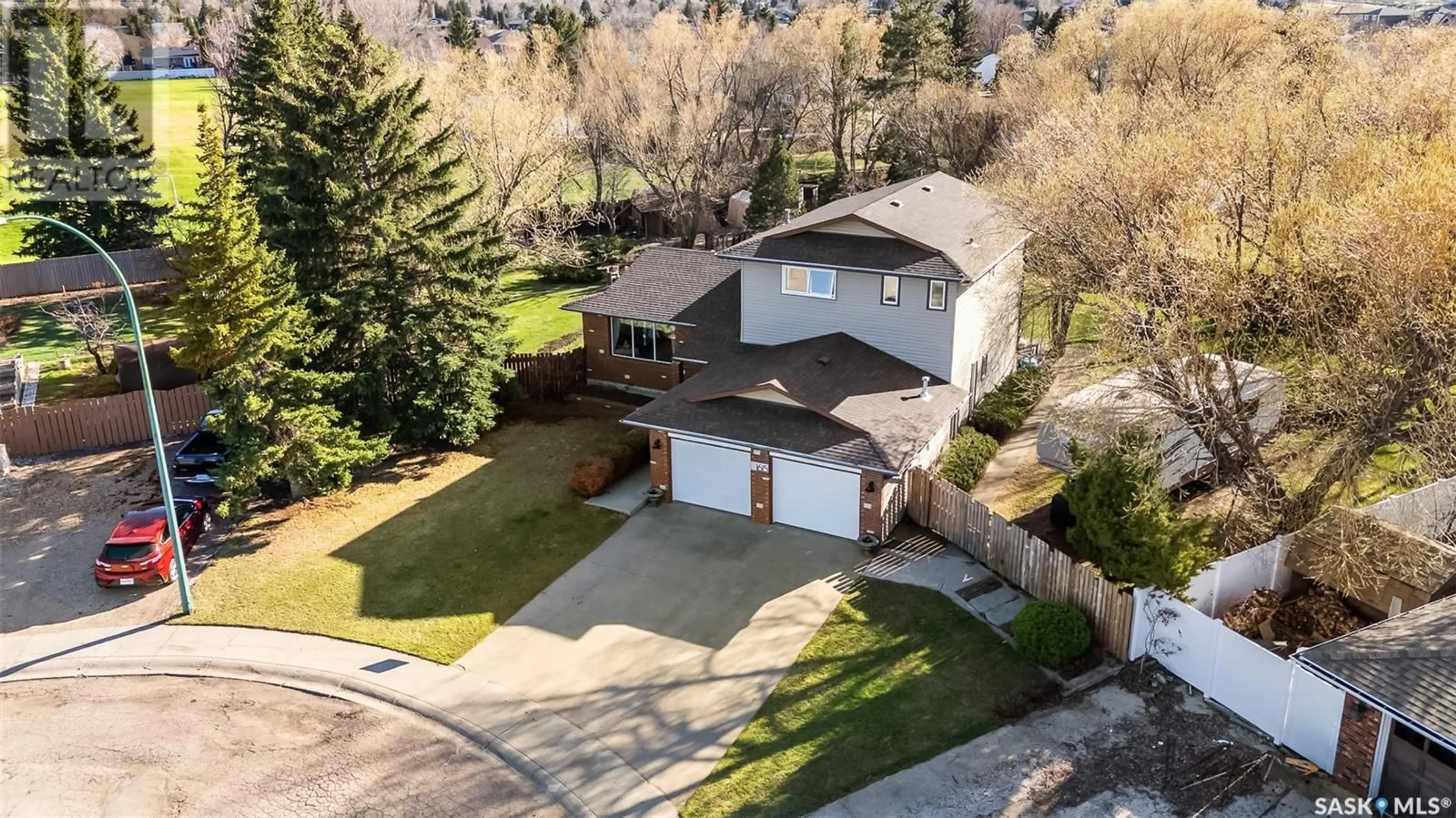 A pic from outside/outdoor area/front of a property/back of a property/a pic from drone, street for 1615 BOTTING BAY, Moose Jaw Saskatchewan S6H7S7