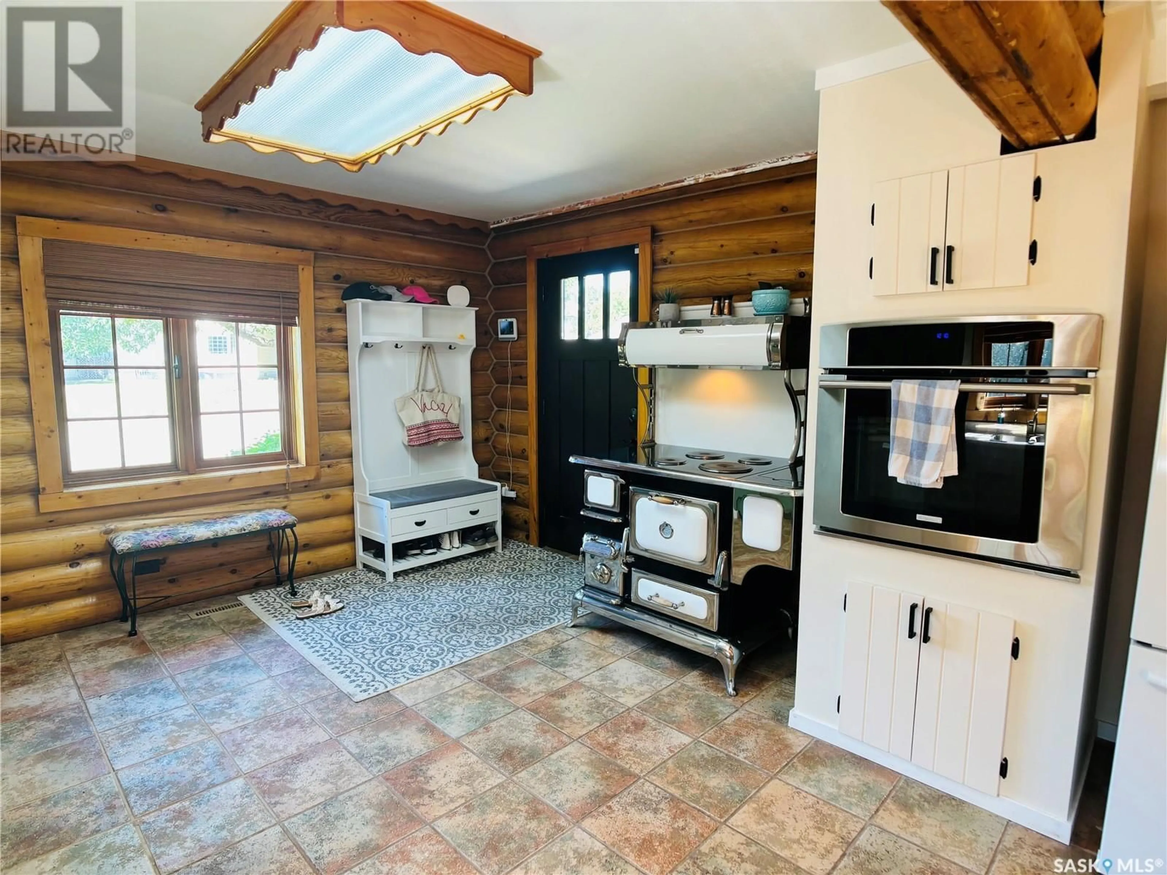 Rustic kitchen, unknown for 830 VALLEY STREET, Estevan Saskatchewan S4A2P8