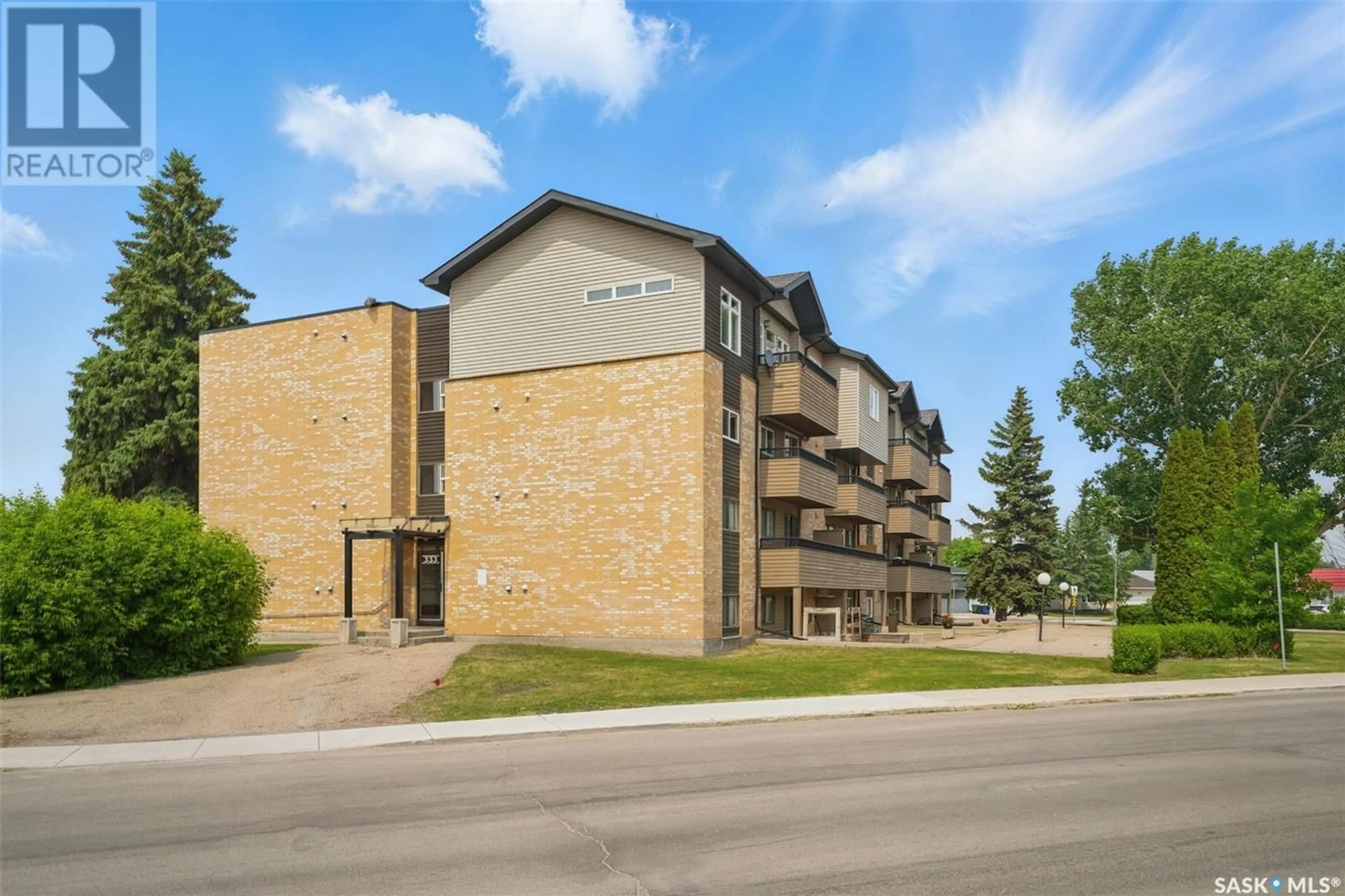 Patio, building for 401 333 SILVERWOOD ROAD, Saskatoon Saskatchewan S7K6G1
