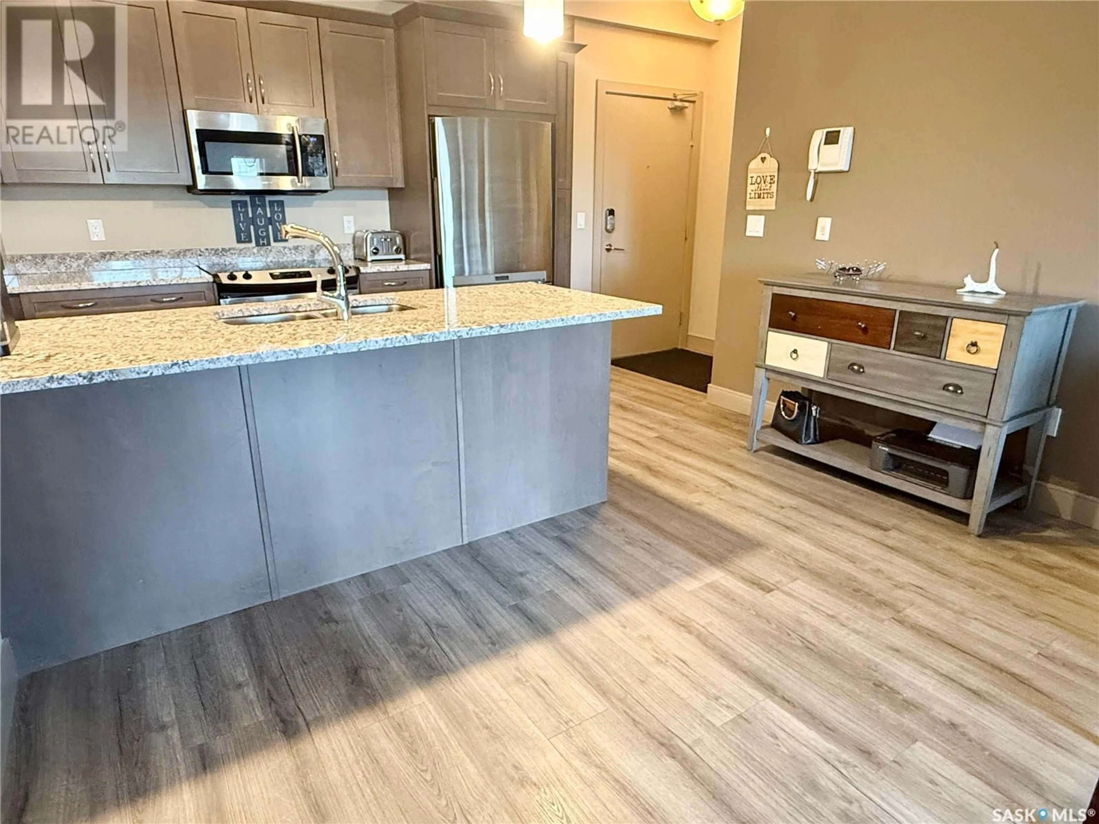 Open concept kitchen, unknown for 121 - 122 WILLOWGROVE CRESCENT, Saskatoon Saskatchewan S7W0N4