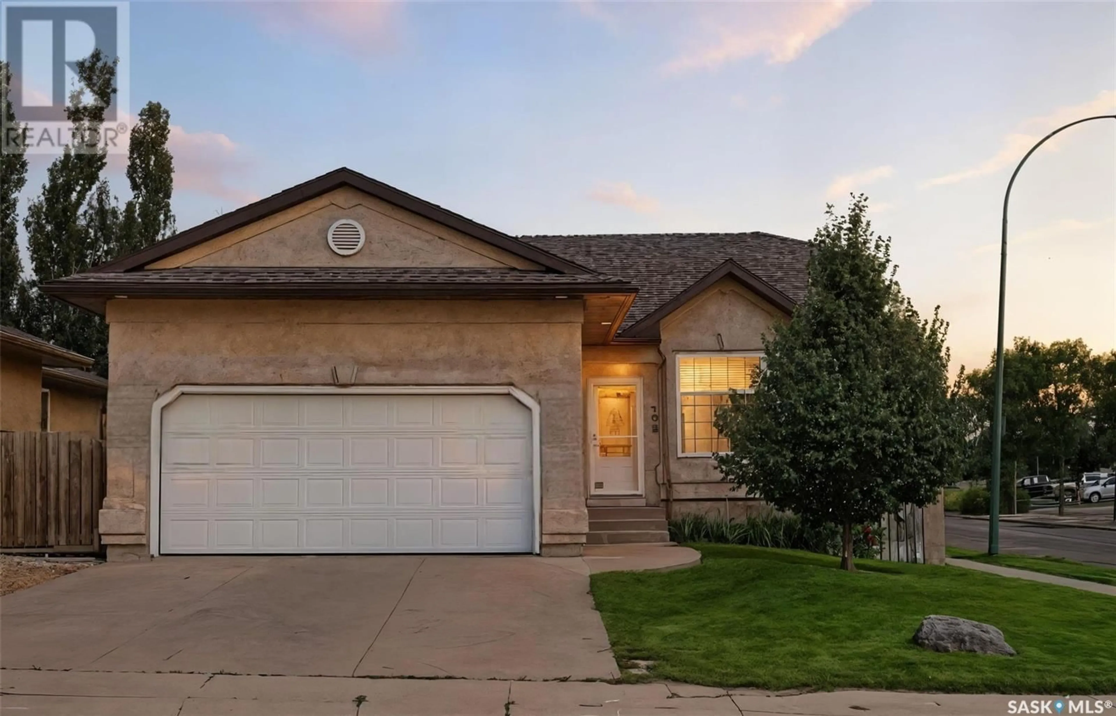 Home with vinyl exterior material, street for 102 BAYFIELD CRESCENT, Saskatoon Saskatchewan S7V1E3