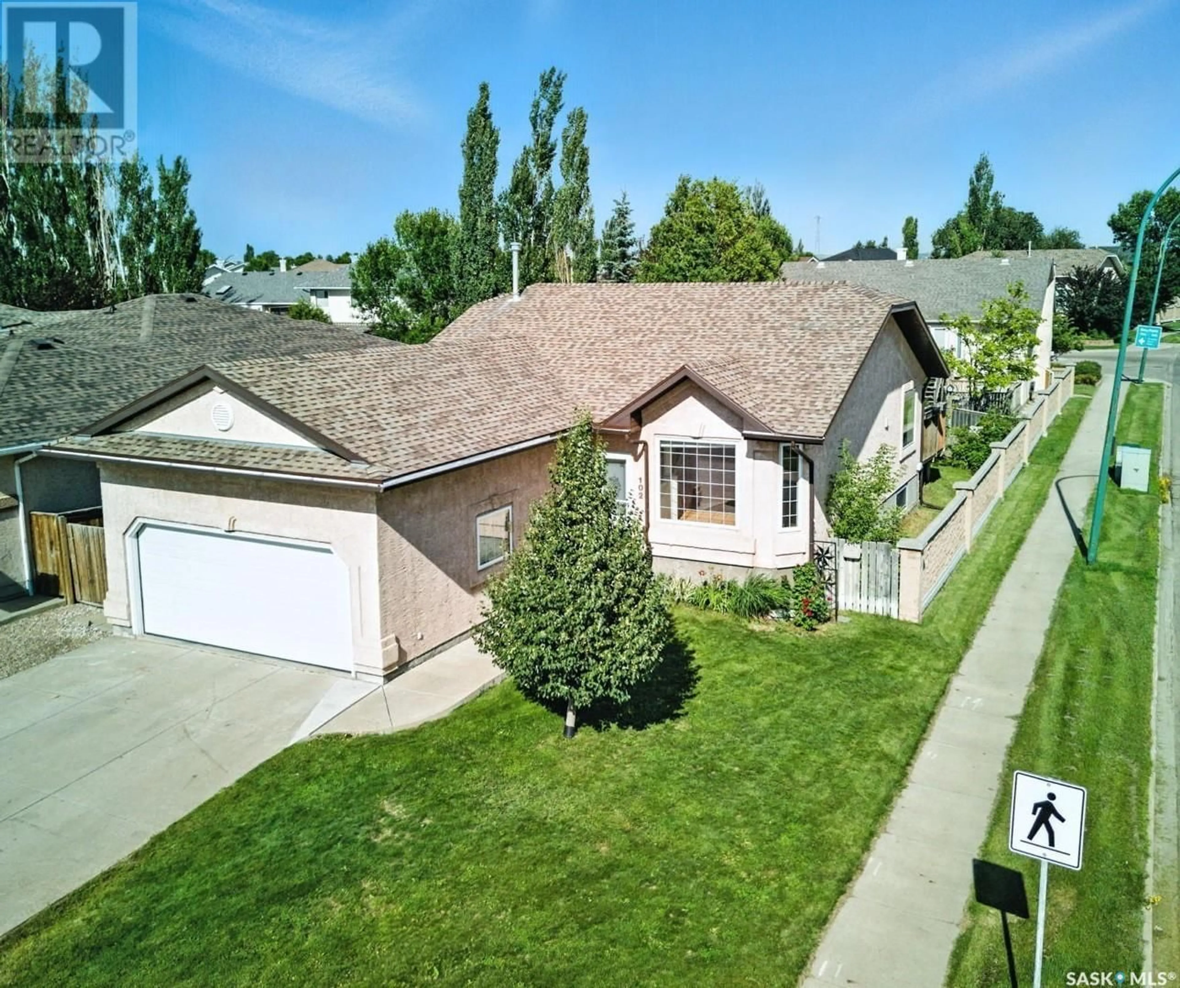 A pic from outside/outdoor area/front of a property/back of a property/a pic from drone, street for 102 BAYFIELD CRESCENT, Saskatoon Saskatchewan S7V1E3