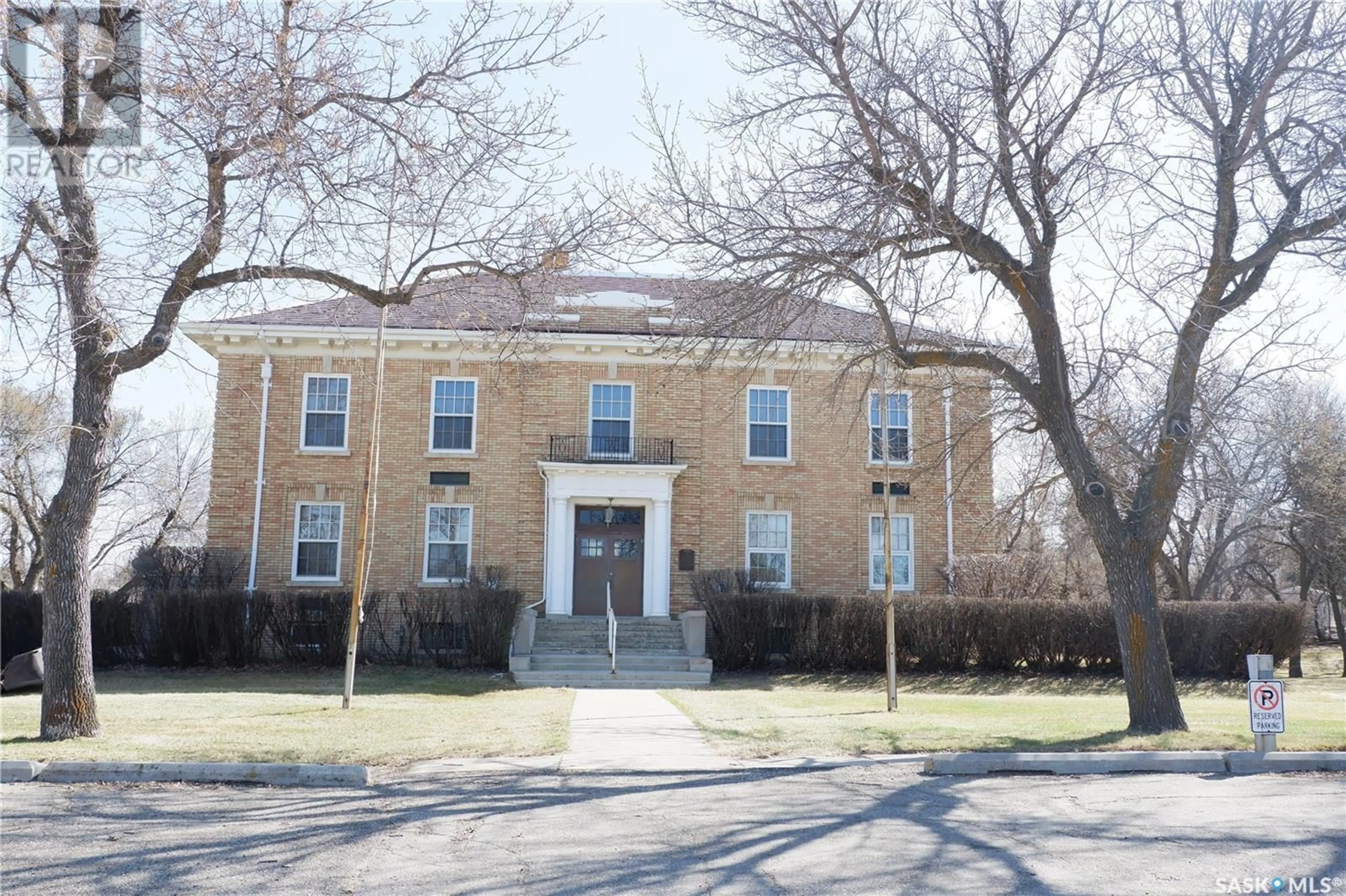 Home with brick exterior material, building for 3 700 CENTRE STREET, Assiniboia Saskatchewan S0H0B0
