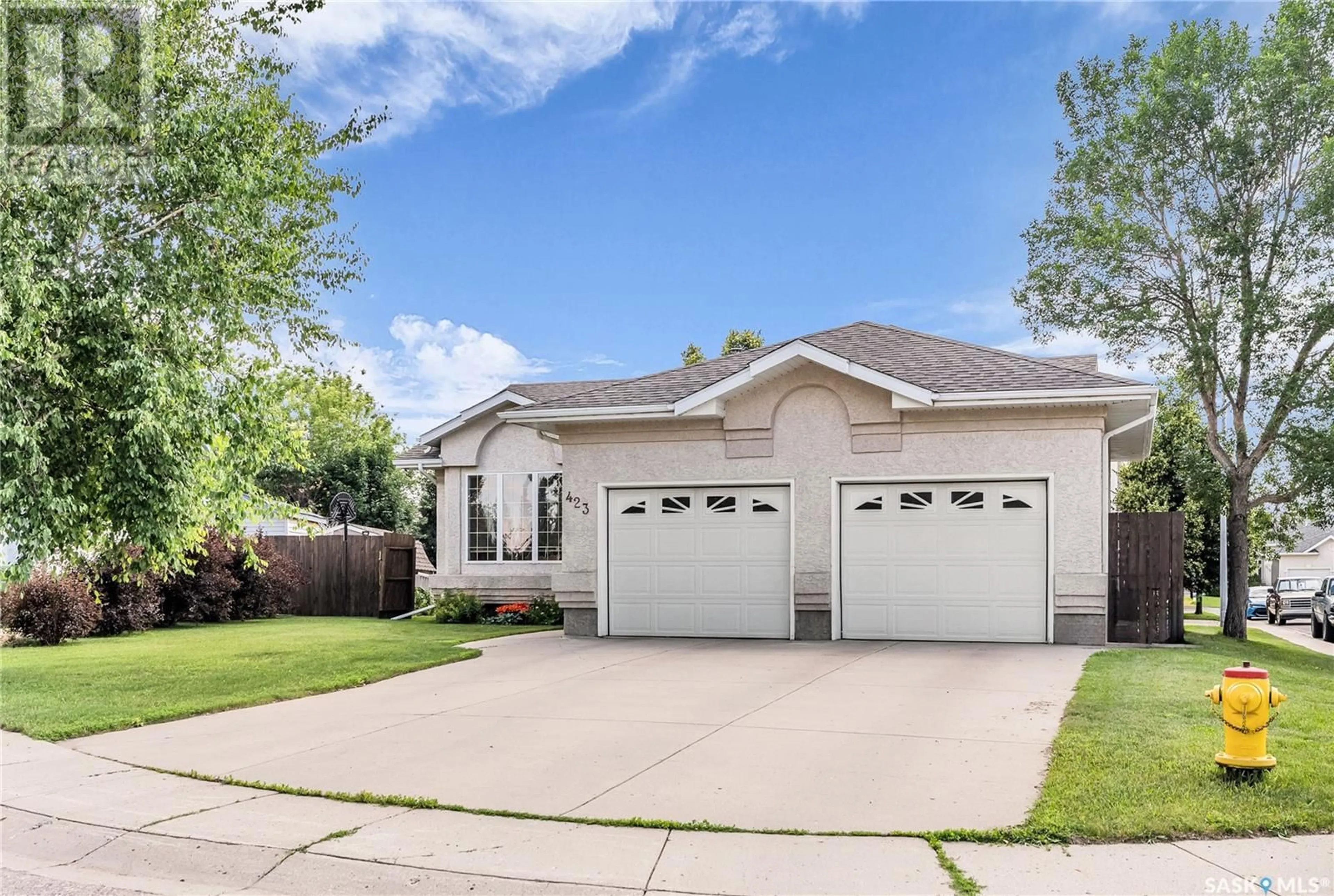 Home with vinyl exterior material, street for 423 CALDWELL PLACE, Saskatoon Saskatchewan S7M5S7