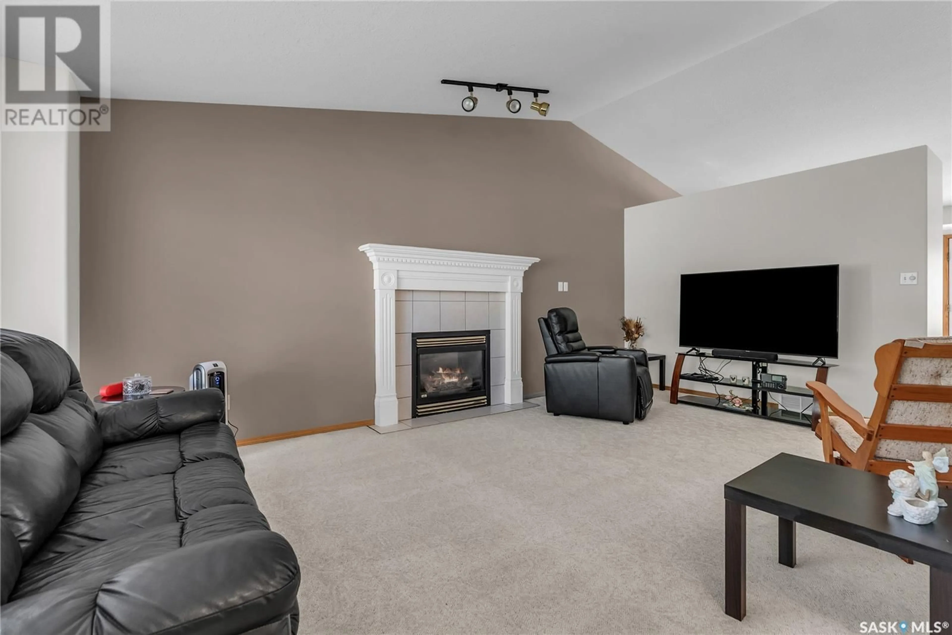 Living room with furniture, unknown for 423 CALDWELL PLACE, Saskatoon Saskatchewan S7M5S7