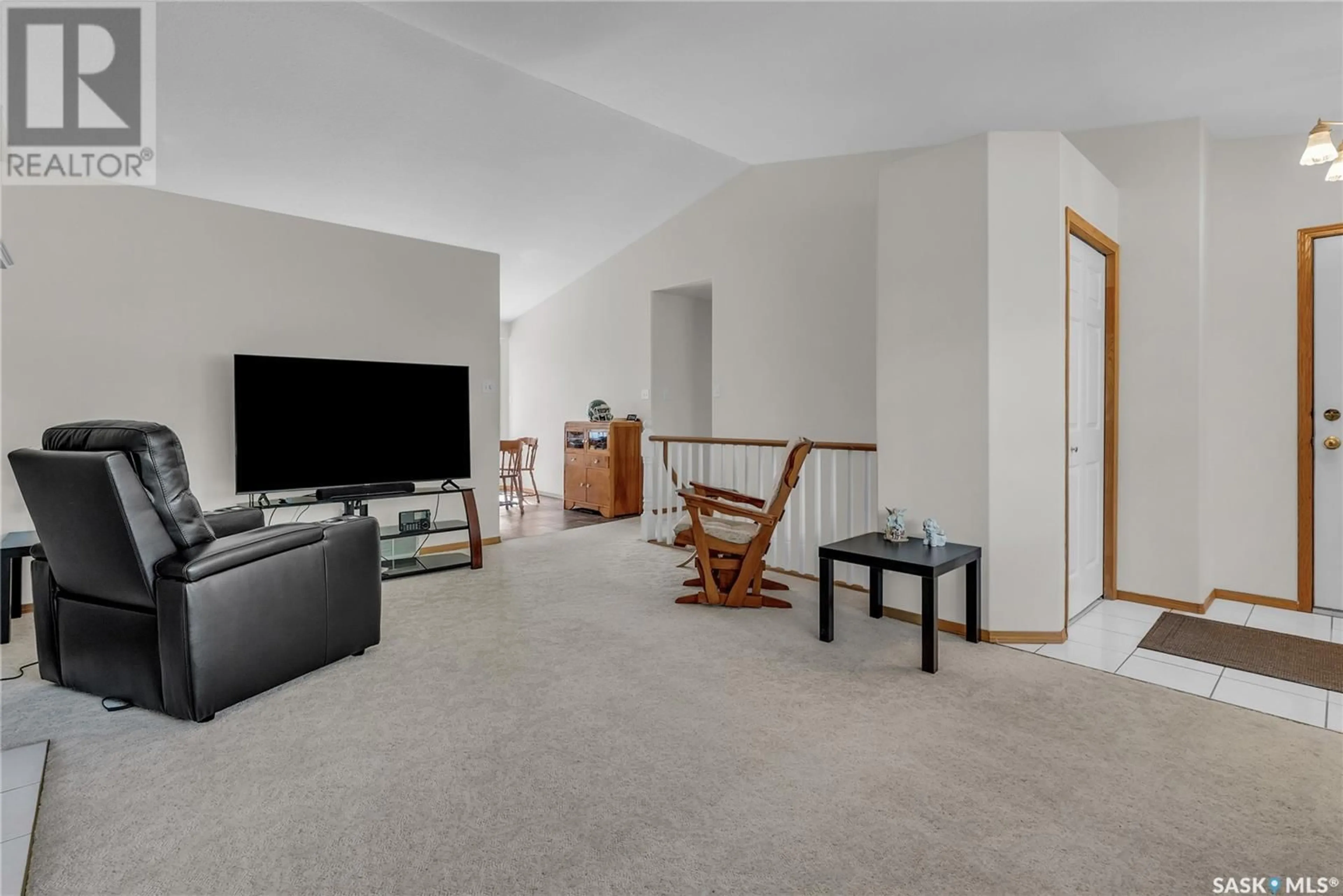 Living room with furniture, unknown for 423 CALDWELL PLACE, Saskatoon Saskatchewan S7M5S7