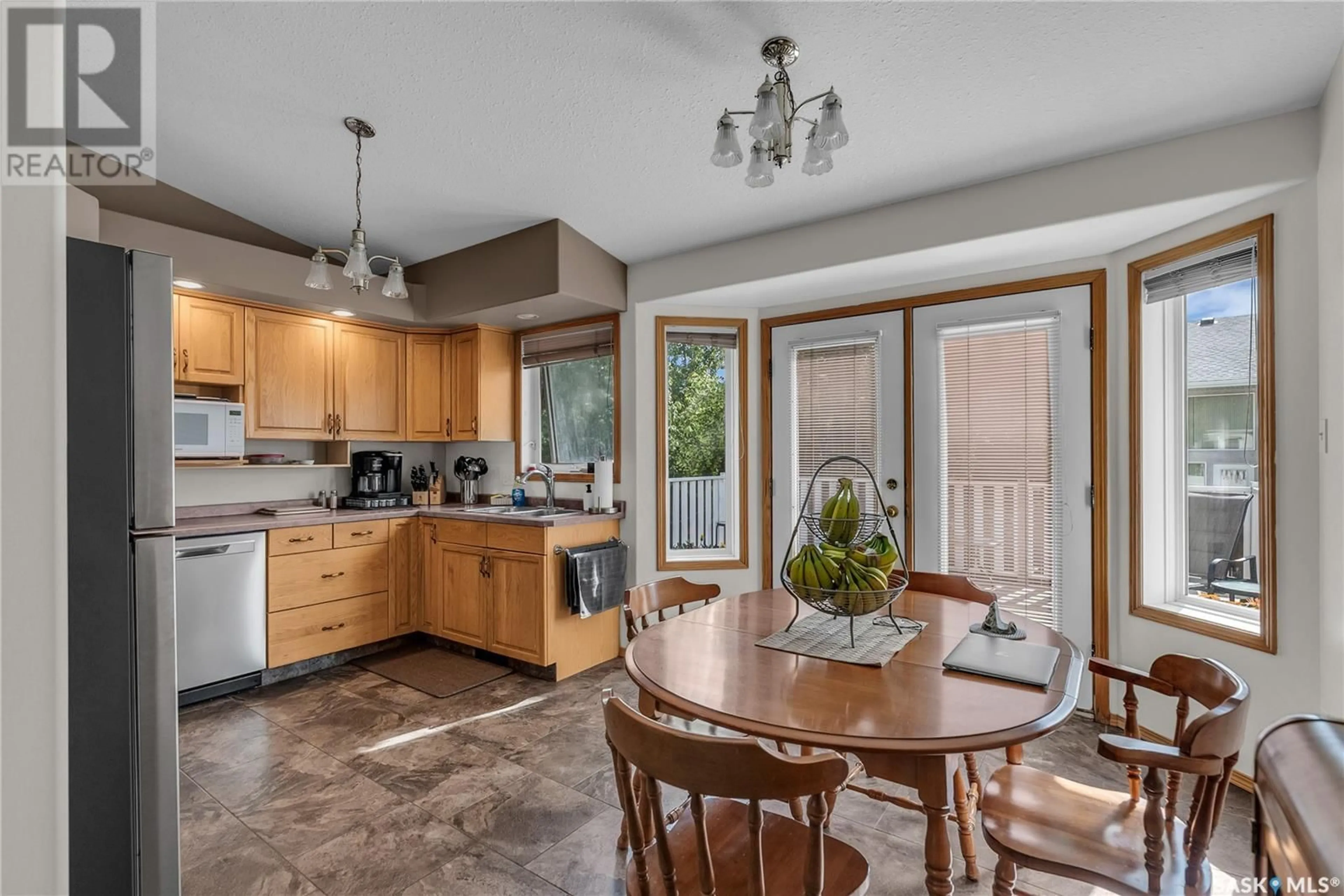 Open concept kitchen, ceramic/tile floor for 423 CALDWELL PLACE, Saskatoon Saskatchewan S7M5S7