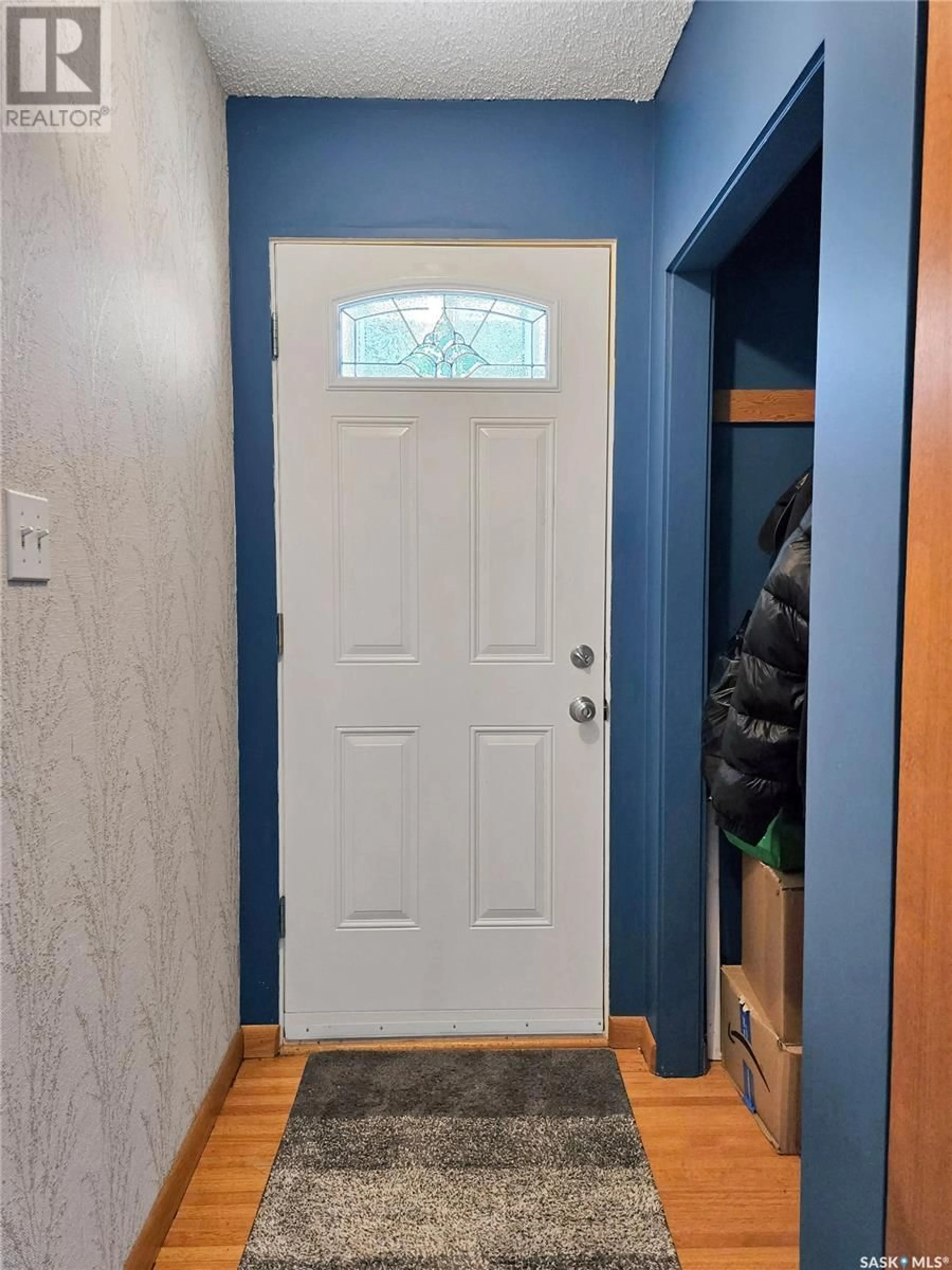 Indoor entryway for 2213 HAULTAIN AVENUE, Saskatoon Saskatchewan S7J1P7
