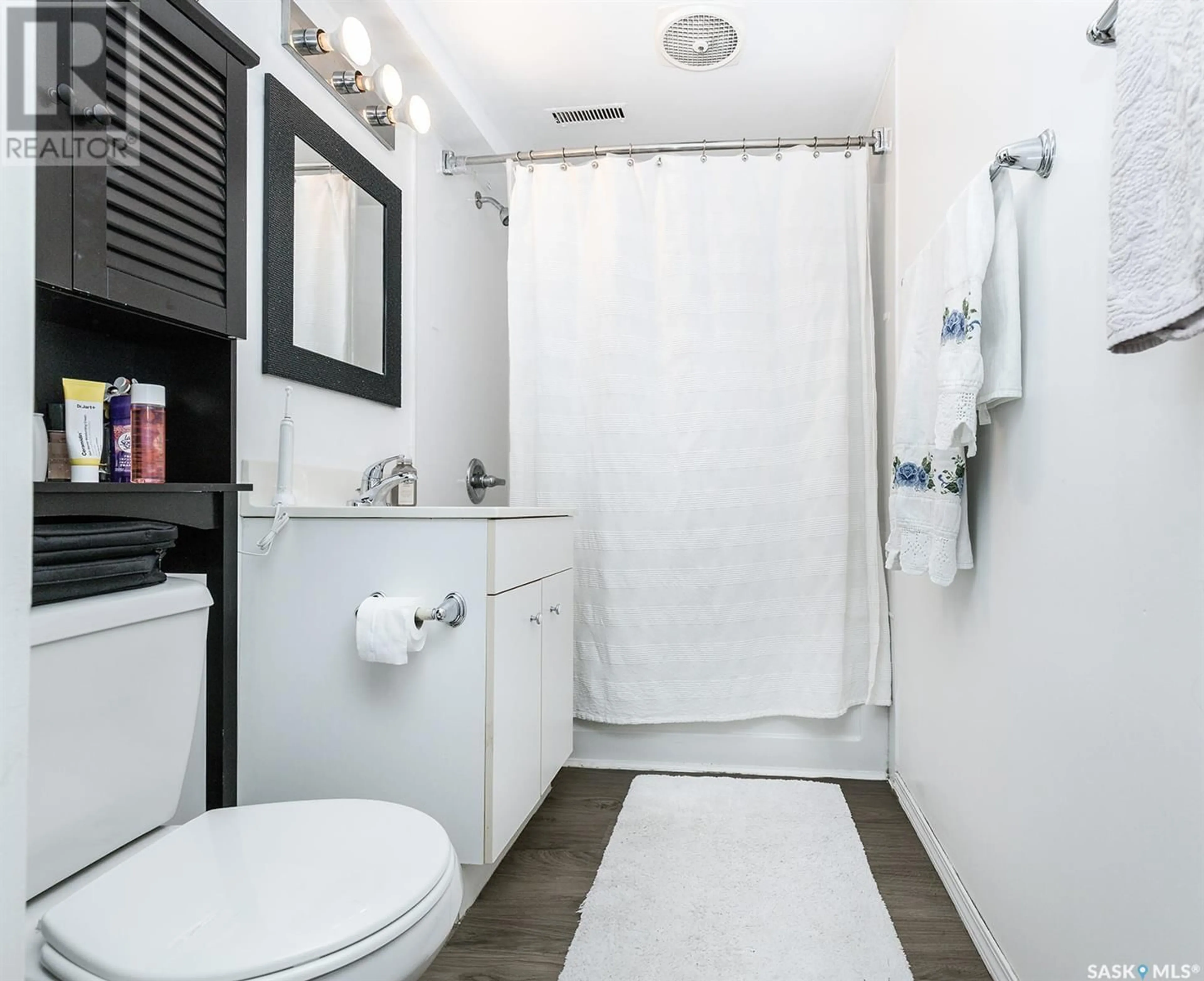 Standard bathroom, unknown for 2815 MCCONNELL AVENUE, Saskatoon Saskatchewan S7J0W4