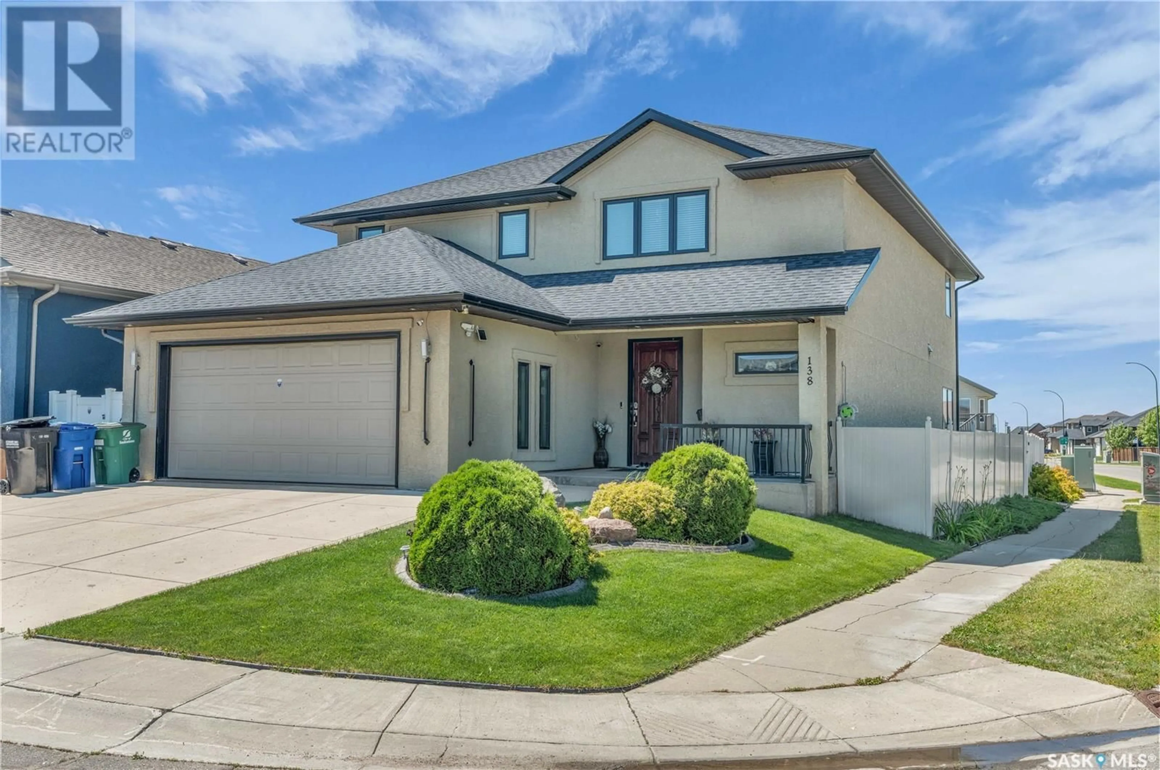 Home with vinyl exterior material, street for 138 LITTLE BAY, Saskatoon Saskatchewan S7W0C6