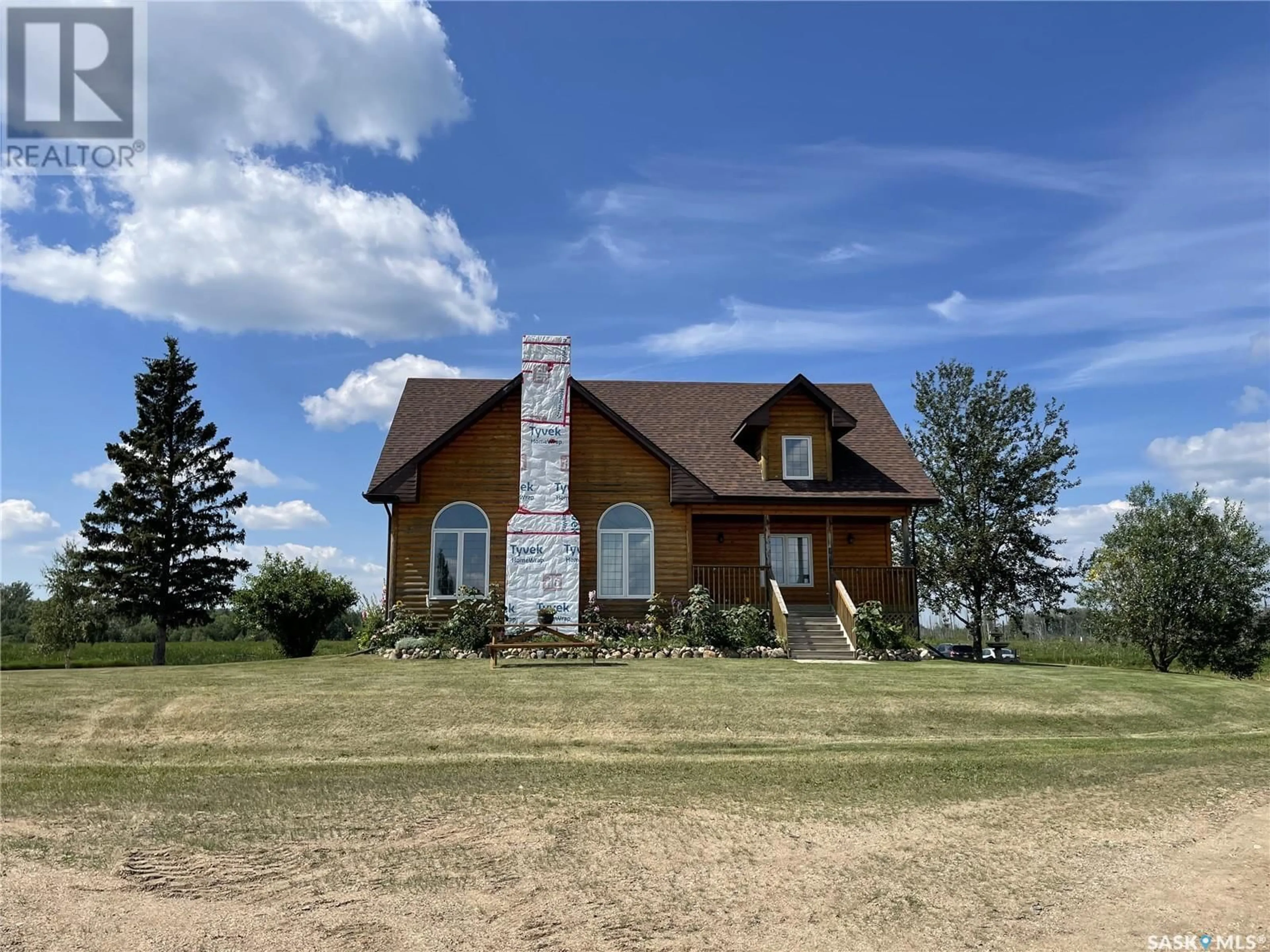 A pic from outside/outdoor area/front of a property/back of a property/a pic from drone, building for 27 MEADOW LAKE EAST, Meadow Lake Rm No.588 Saskatchewan S9X1Y1
