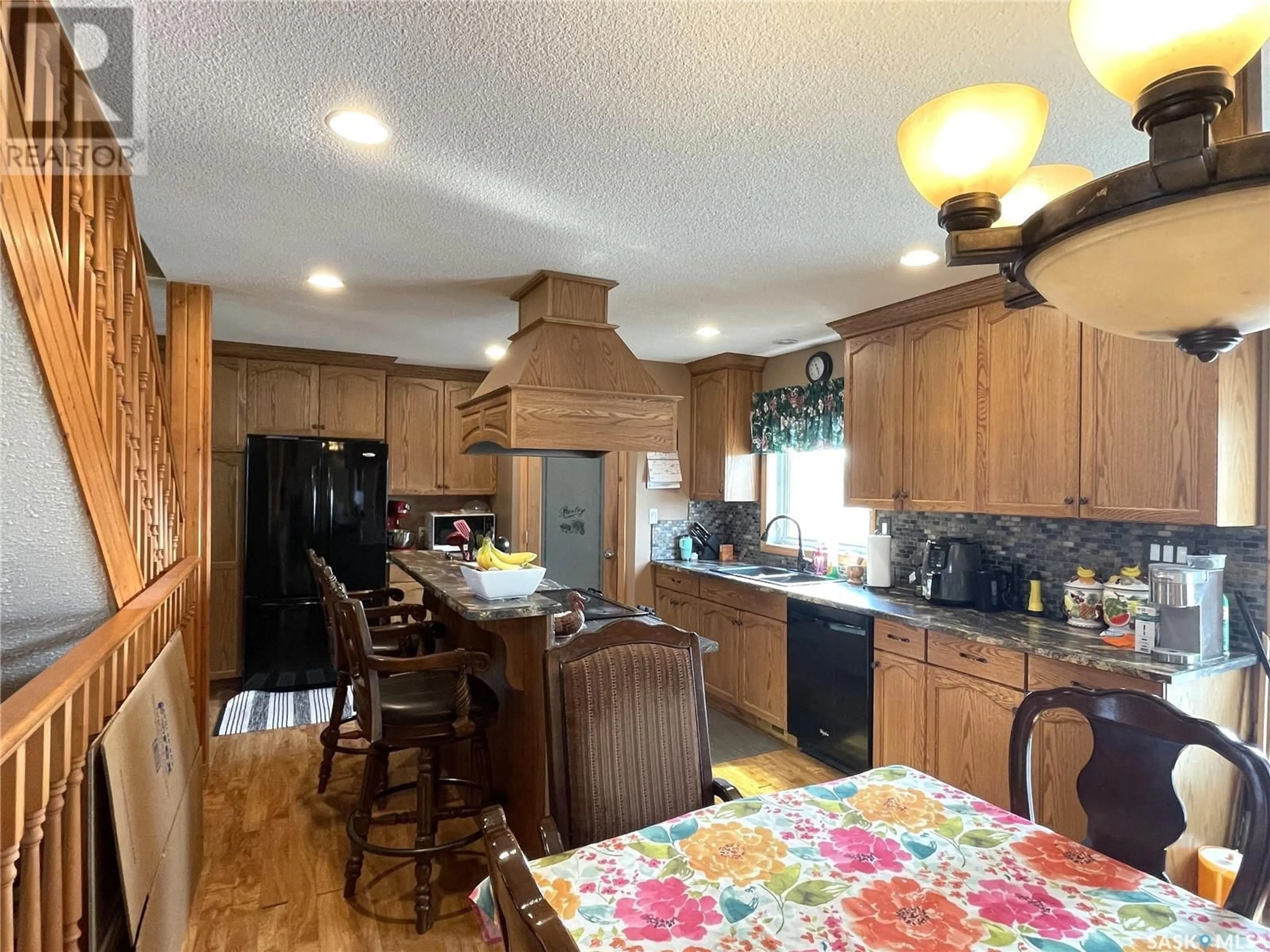 Open concept kitchen, wood/laminate floor for 27 MEADOW LAKE EAST, Meadow Lake Rm No.588 Saskatchewan S9X1Y1
