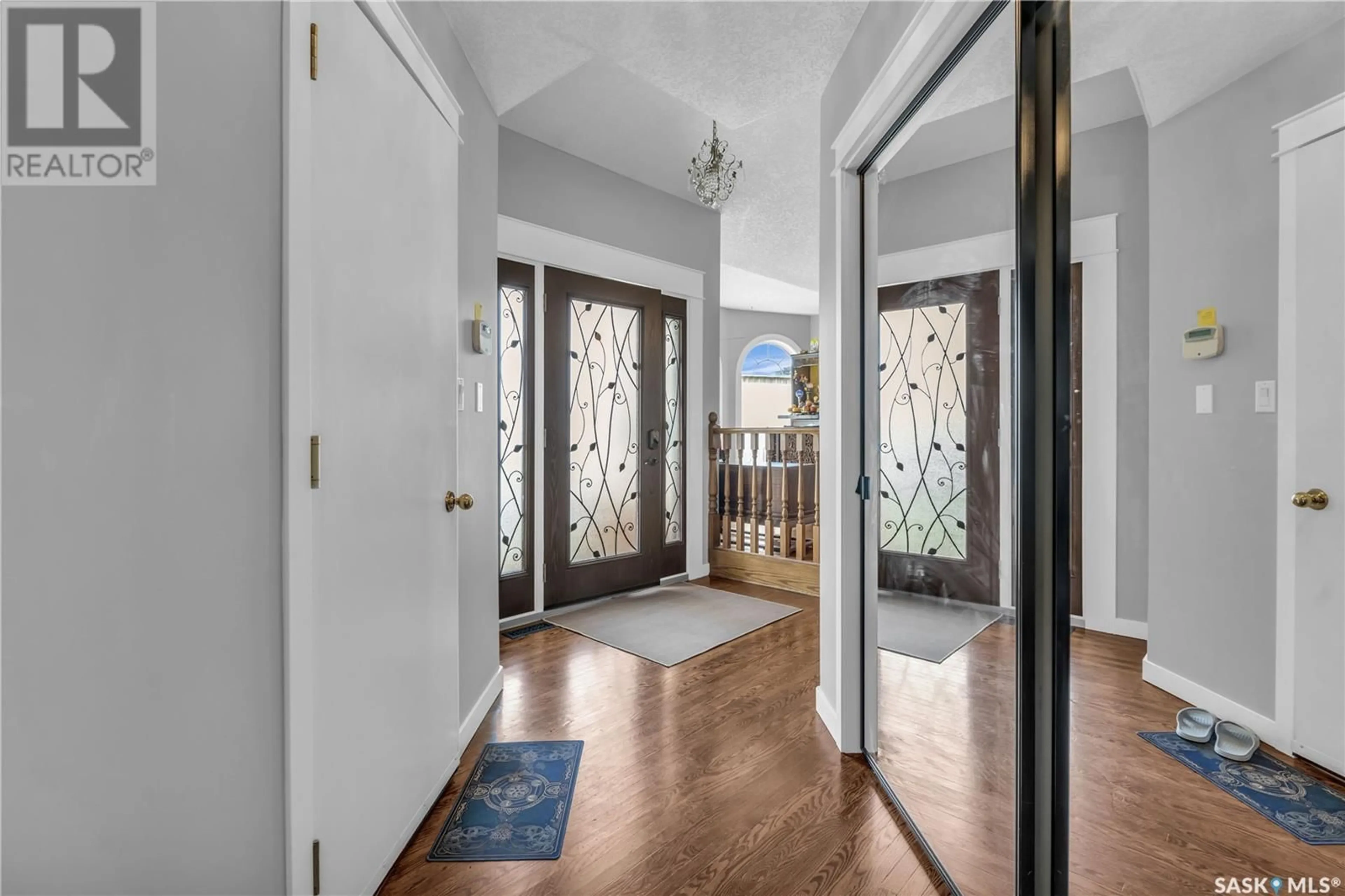 Indoor entryway for 636 BRAESIDE VIEW, Saskatoon Saskatchewan S7V1A7