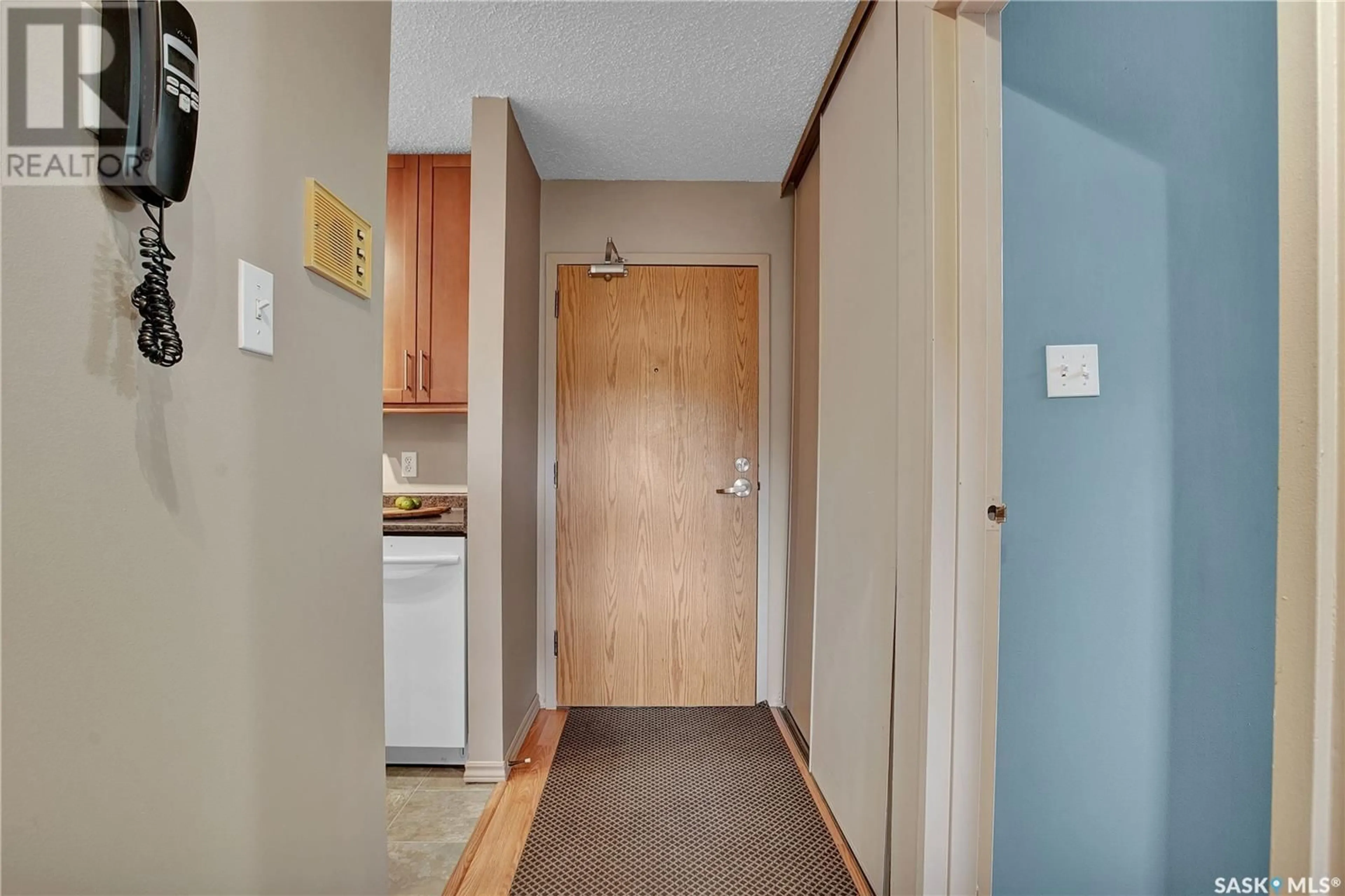 Indoor entryway for 301A - 4040 8TH STREET, Saskatoon Saskatchewan S7H5L4