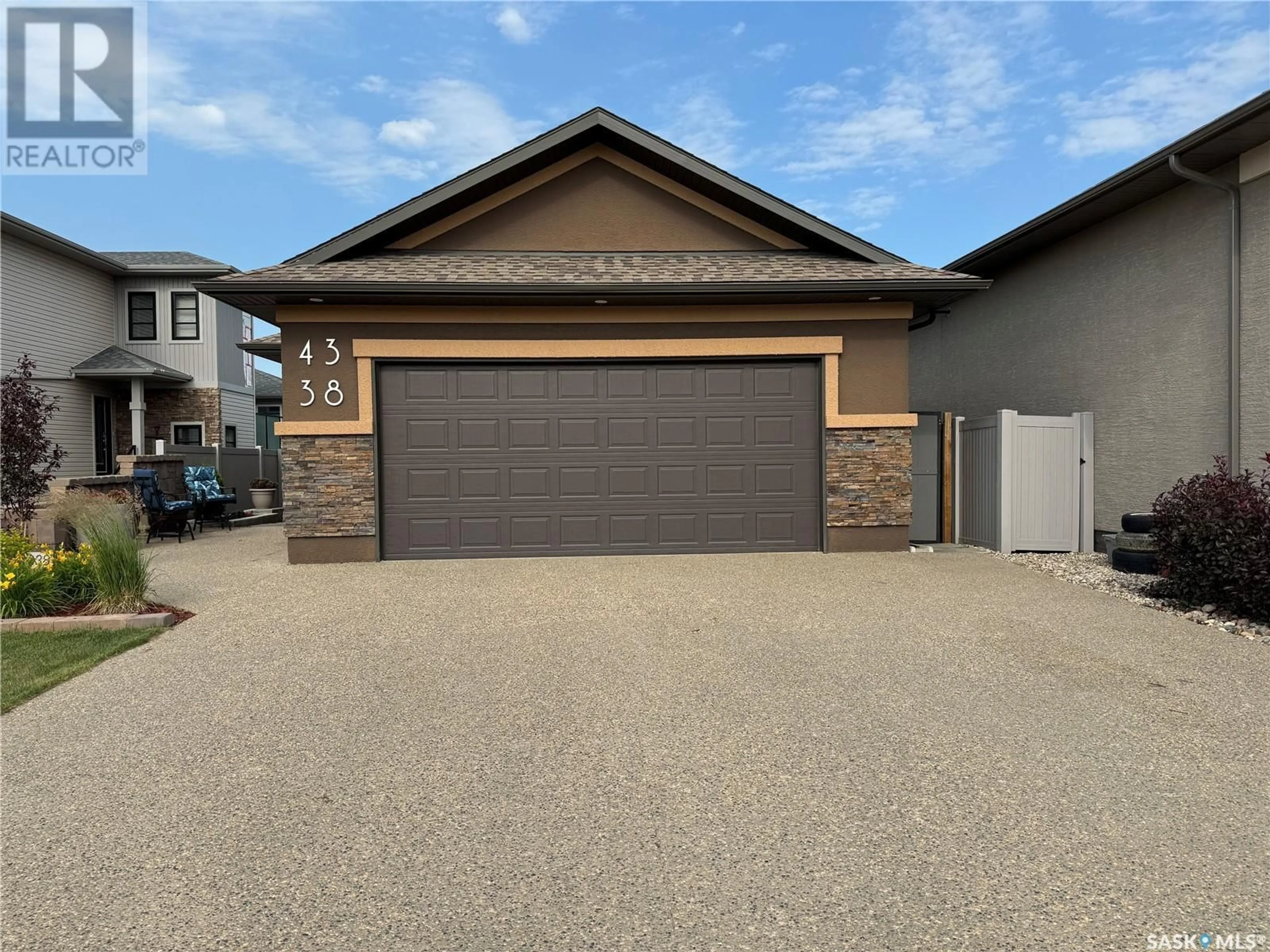 Indoor garage for 4338 SKINNER PLACE, Regina Saskatchewan S4W0A5