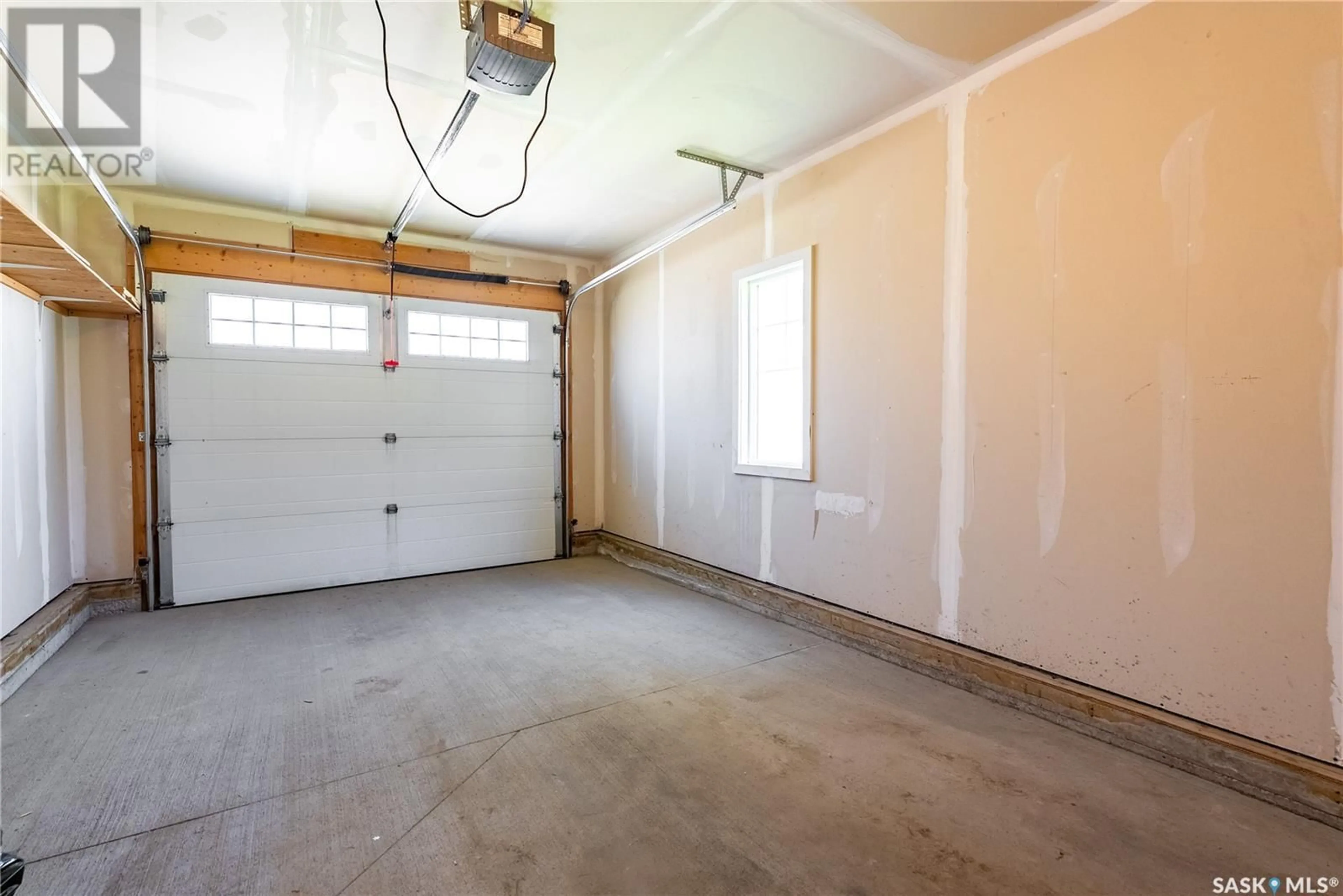 Indoor garage for 403 - 1555 PATON CRESCENT, Saskatoon Saskatchewan S7W0V5