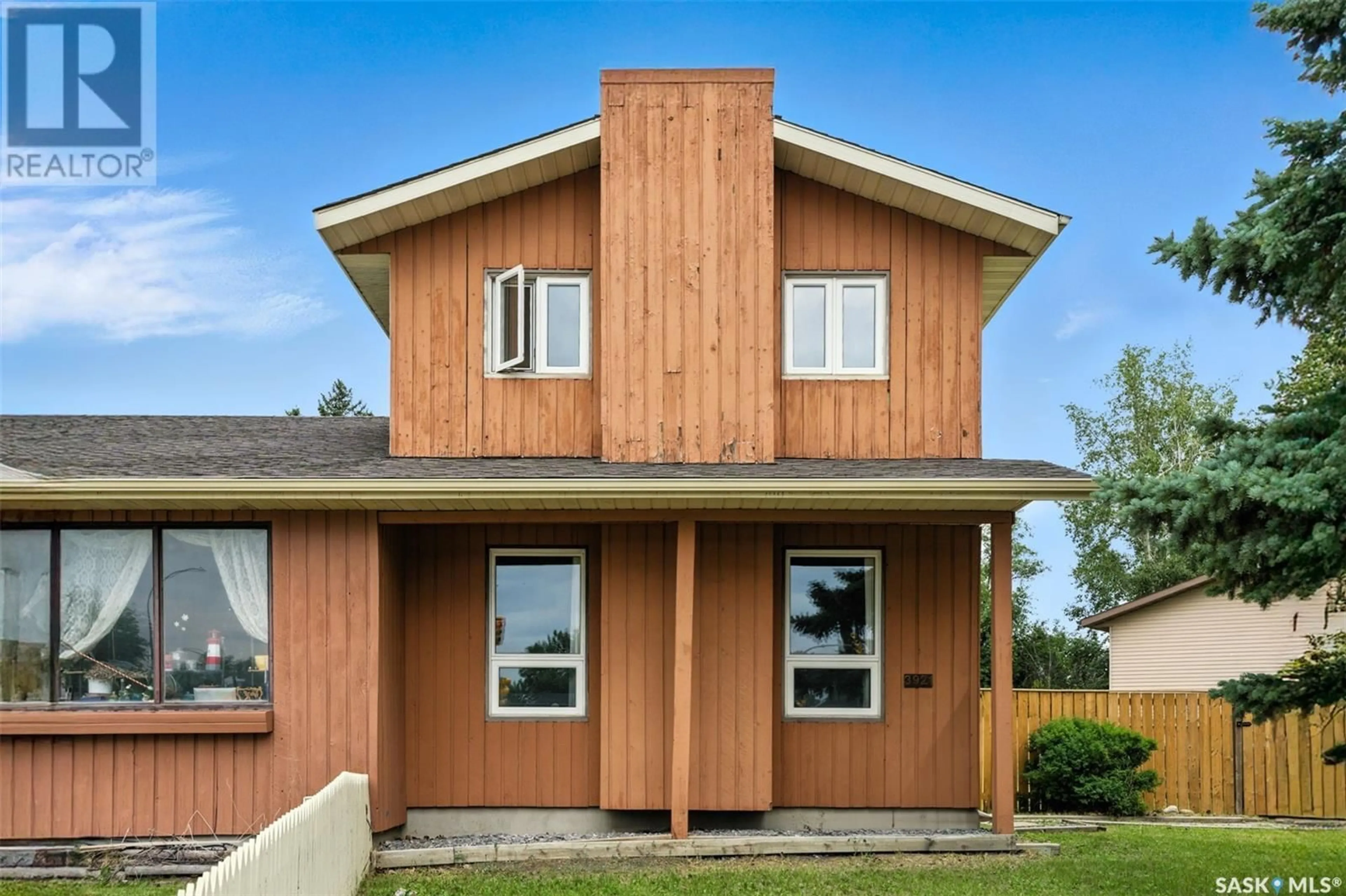 Home with vinyl exterior material, building for 3921 TAYLOR STREET, Saskatoon Saskatchewan S7H5H5