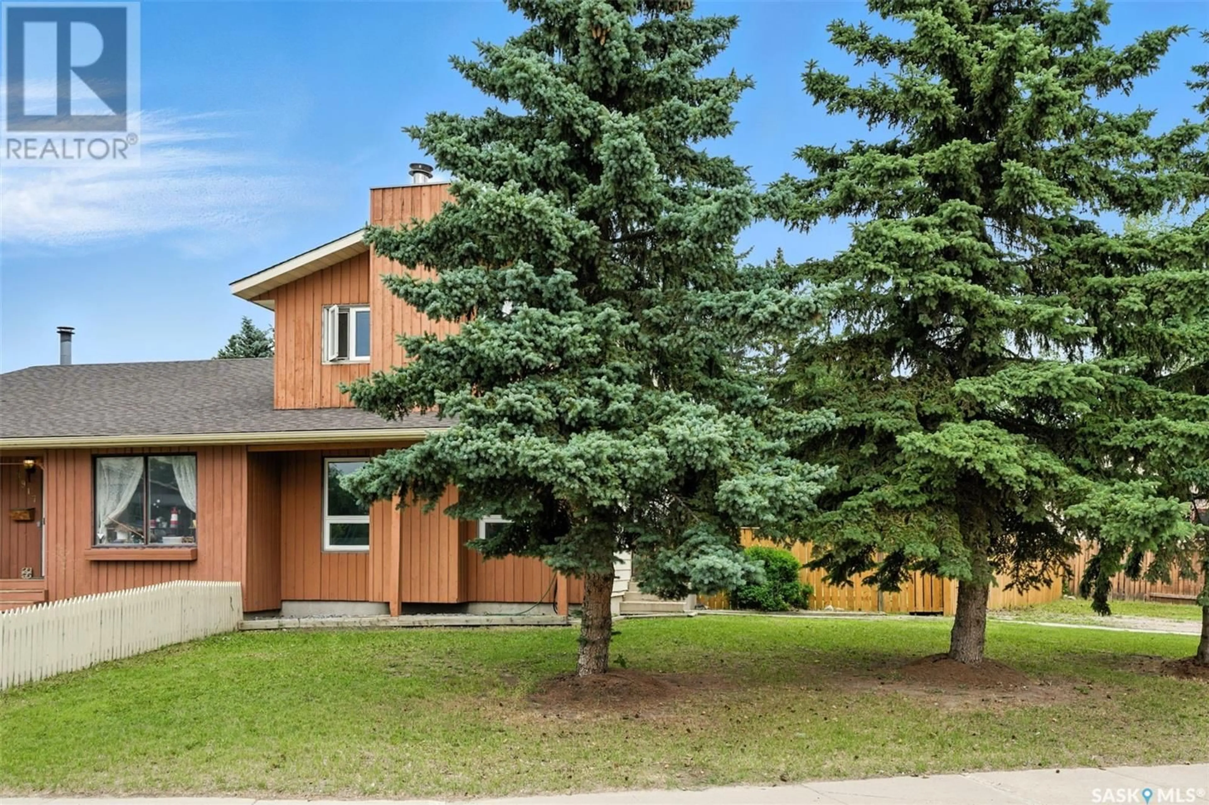 Home with brick exterior material, unknown for 3921 TAYLOR STREET, Saskatoon Saskatchewan S7H5H5