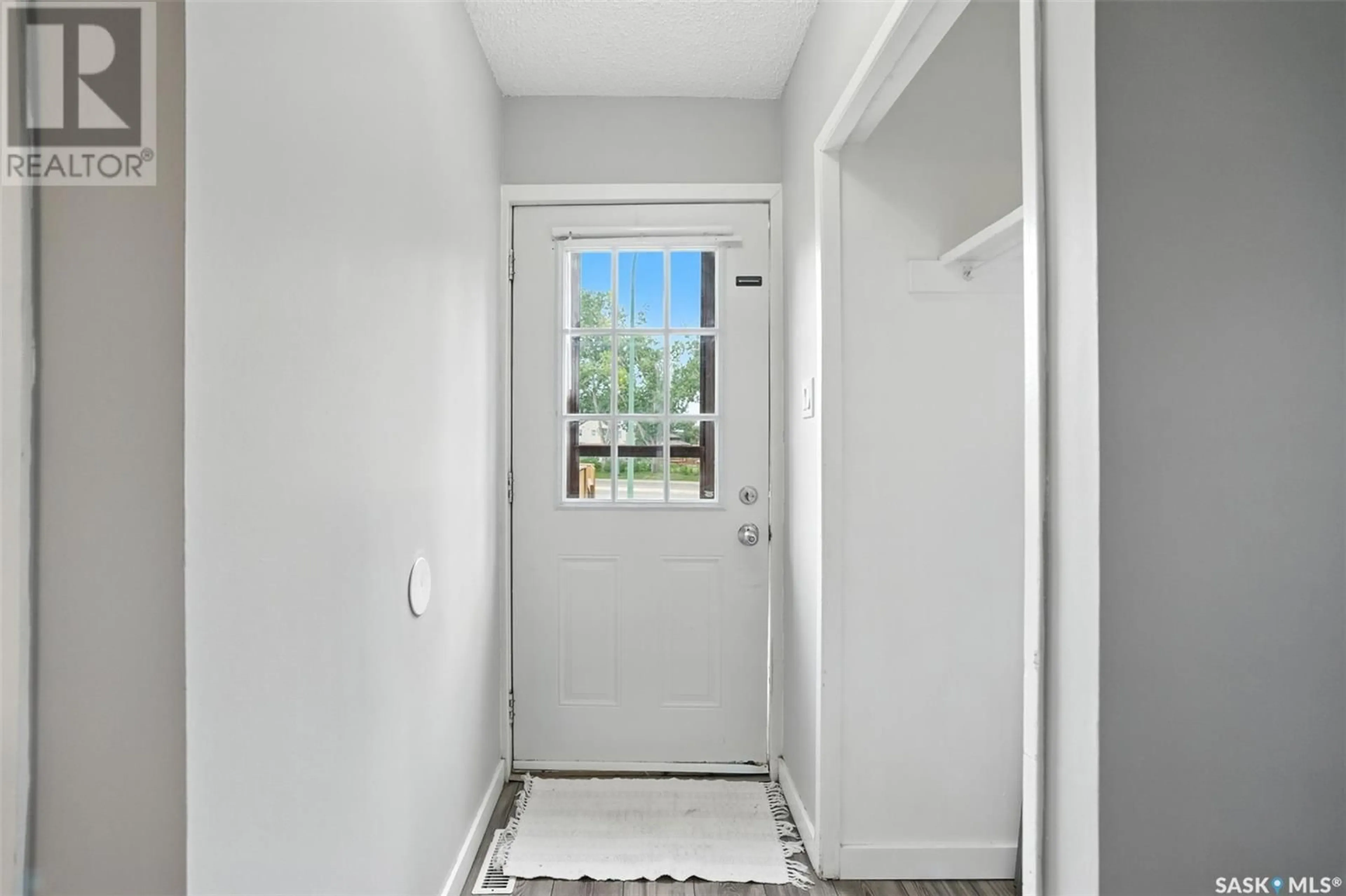 Indoor entryway for 3921 TAYLOR STREET, Saskatoon Saskatchewan S7H5H5