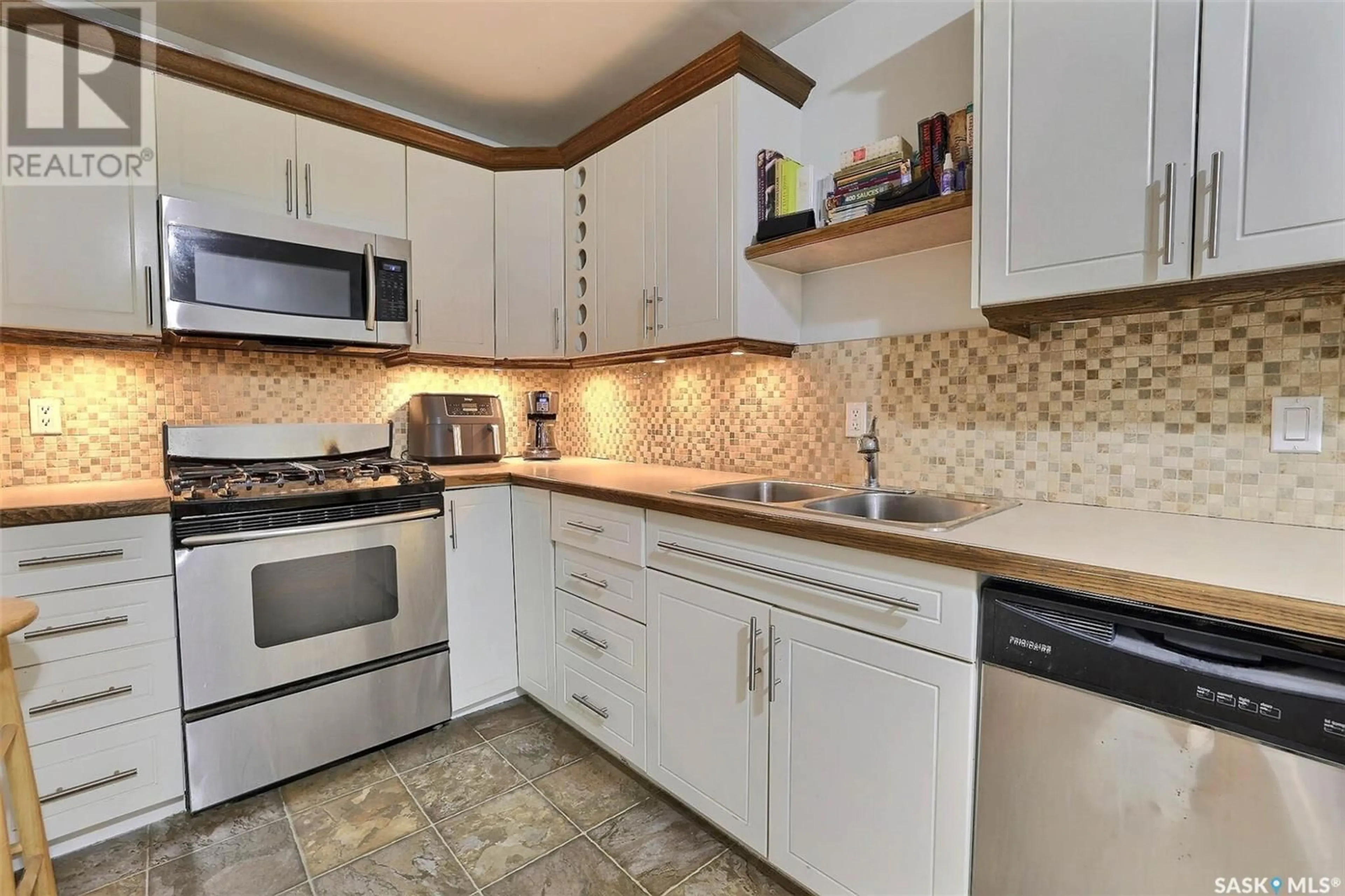 Standard kitchen, ceramic/tile floor for 2711 HILL AVENUE, Regina Saskatchewan S4S0V5