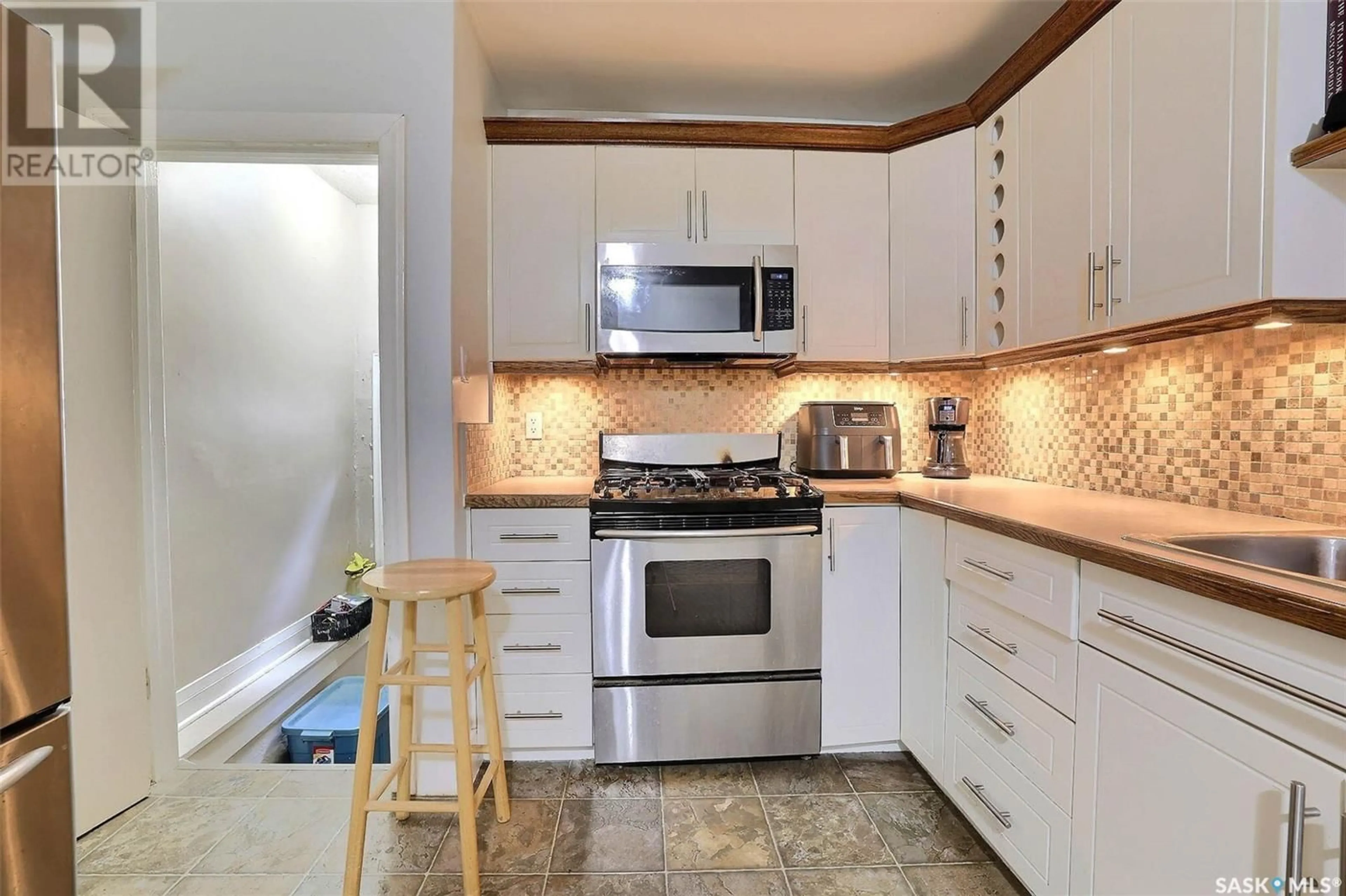 Standard kitchen, ceramic/tile floor for 2711 HILL AVENUE, Regina Saskatchewan S4S0V5