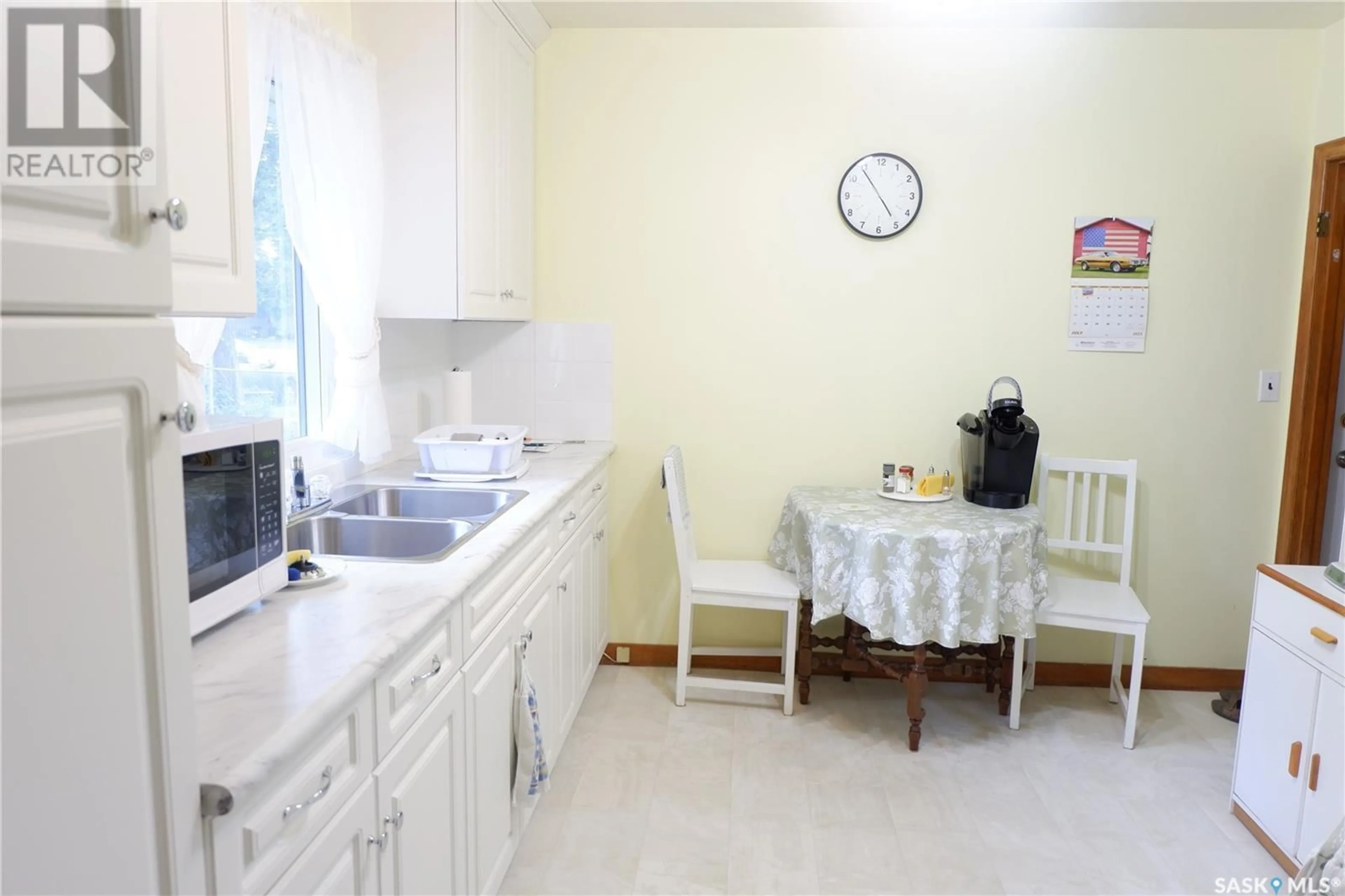 Standard kitchen, unknown for 220 6TH AVENUE, Assiniboia Saskatchewan S0H0B0