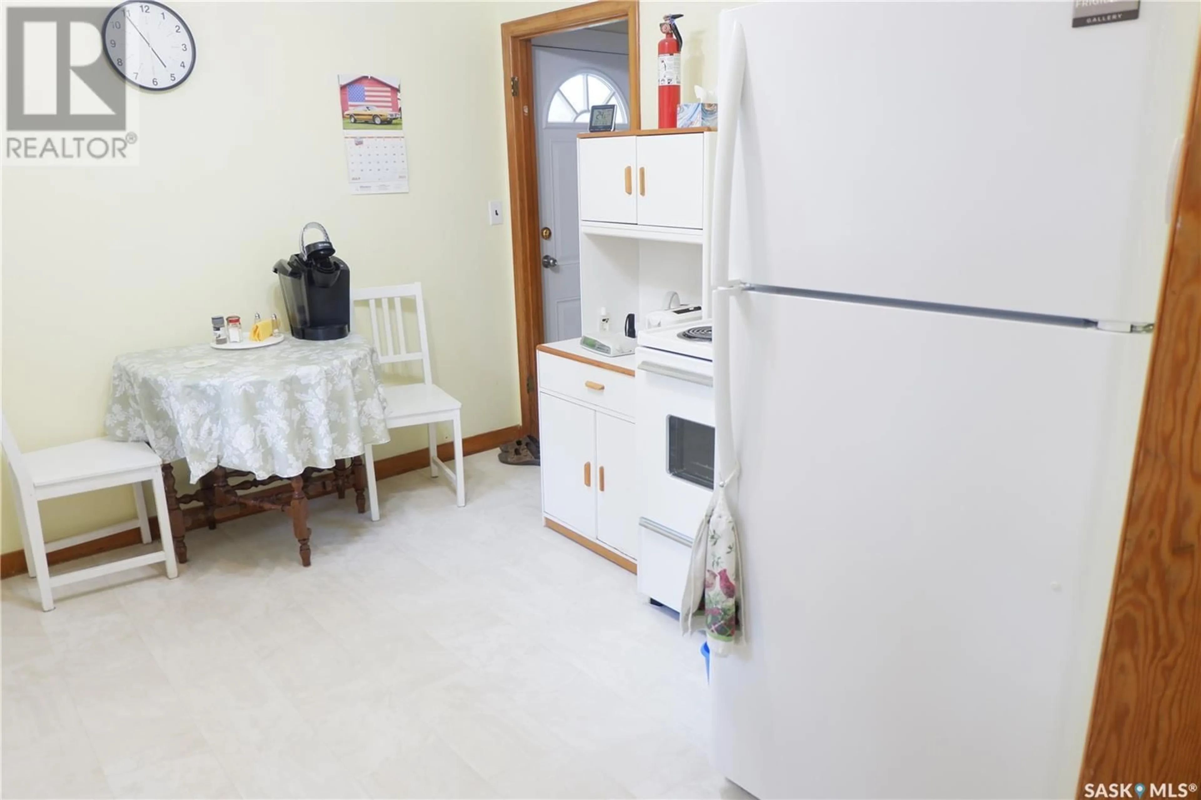 Standard kitchen, unknown for 220 6TH AVENUE, Assiniboia Saskatchewan S0H0B0