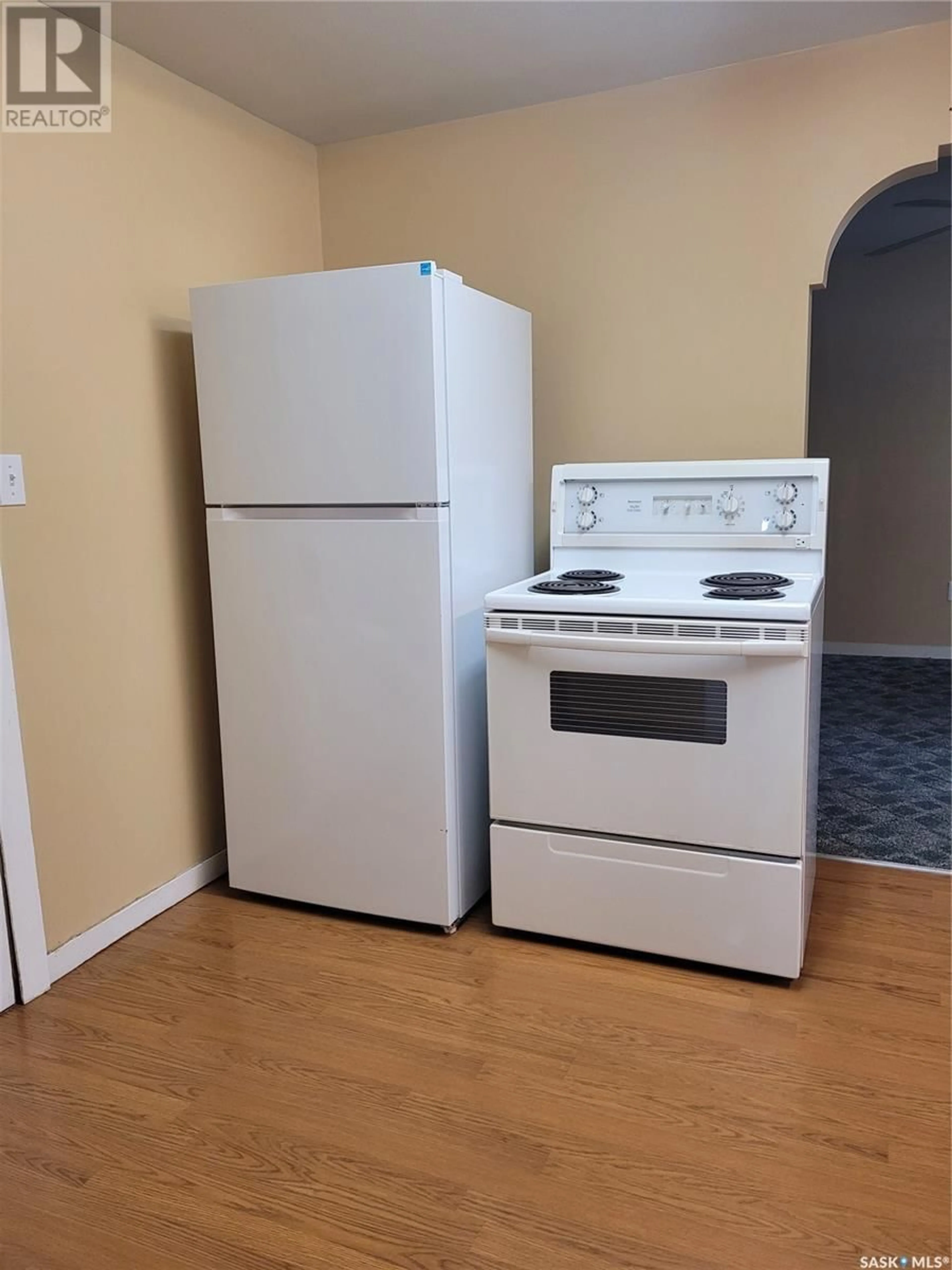 Standard kitchen, unknown for 910 ISABELLE STREET, Estevan Saskatchewan S4A1R4