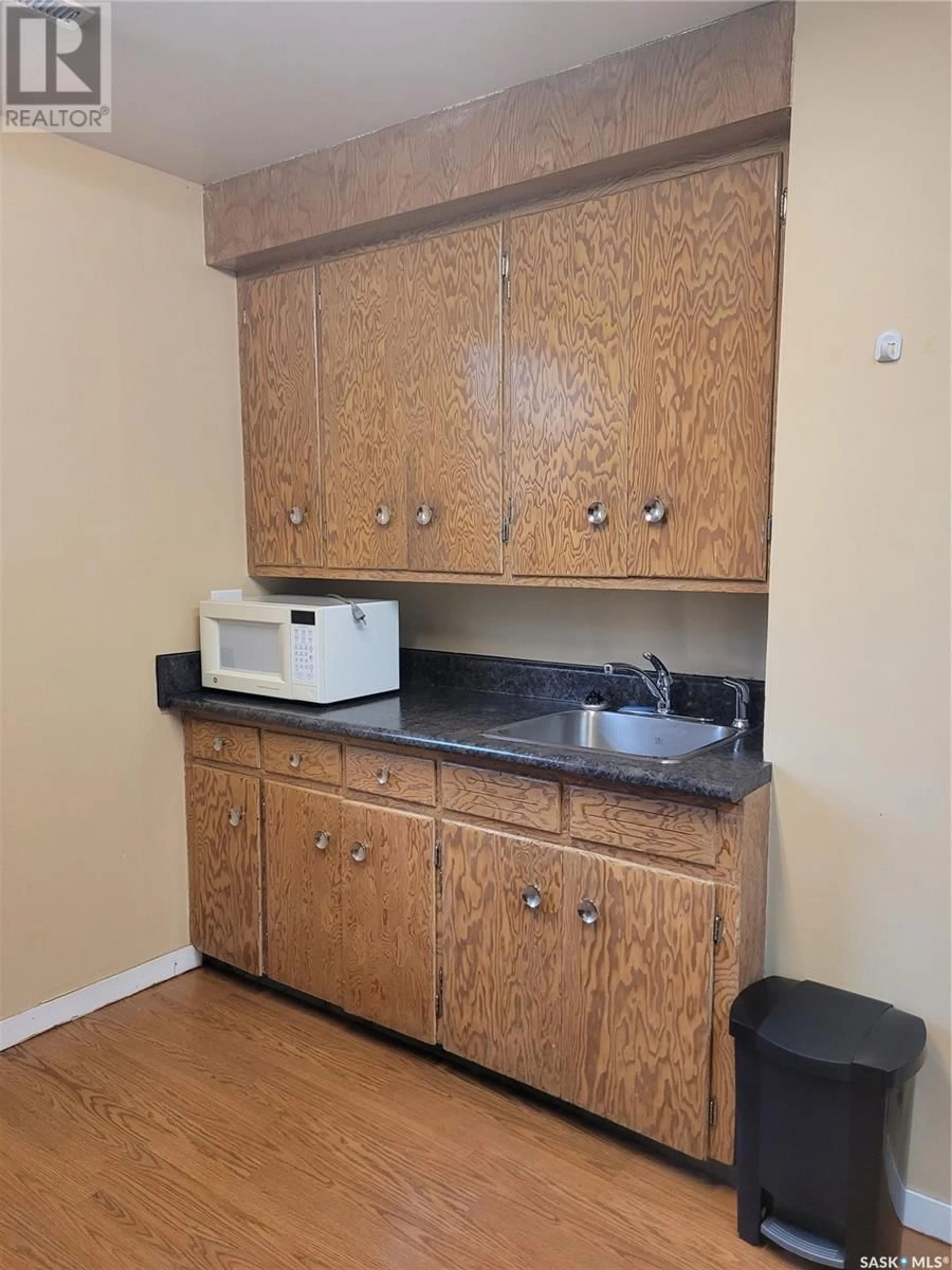 Standard kitchen, unknown for 910 ISABELLE STREET, Estevan Saskatchewan S4A1R4