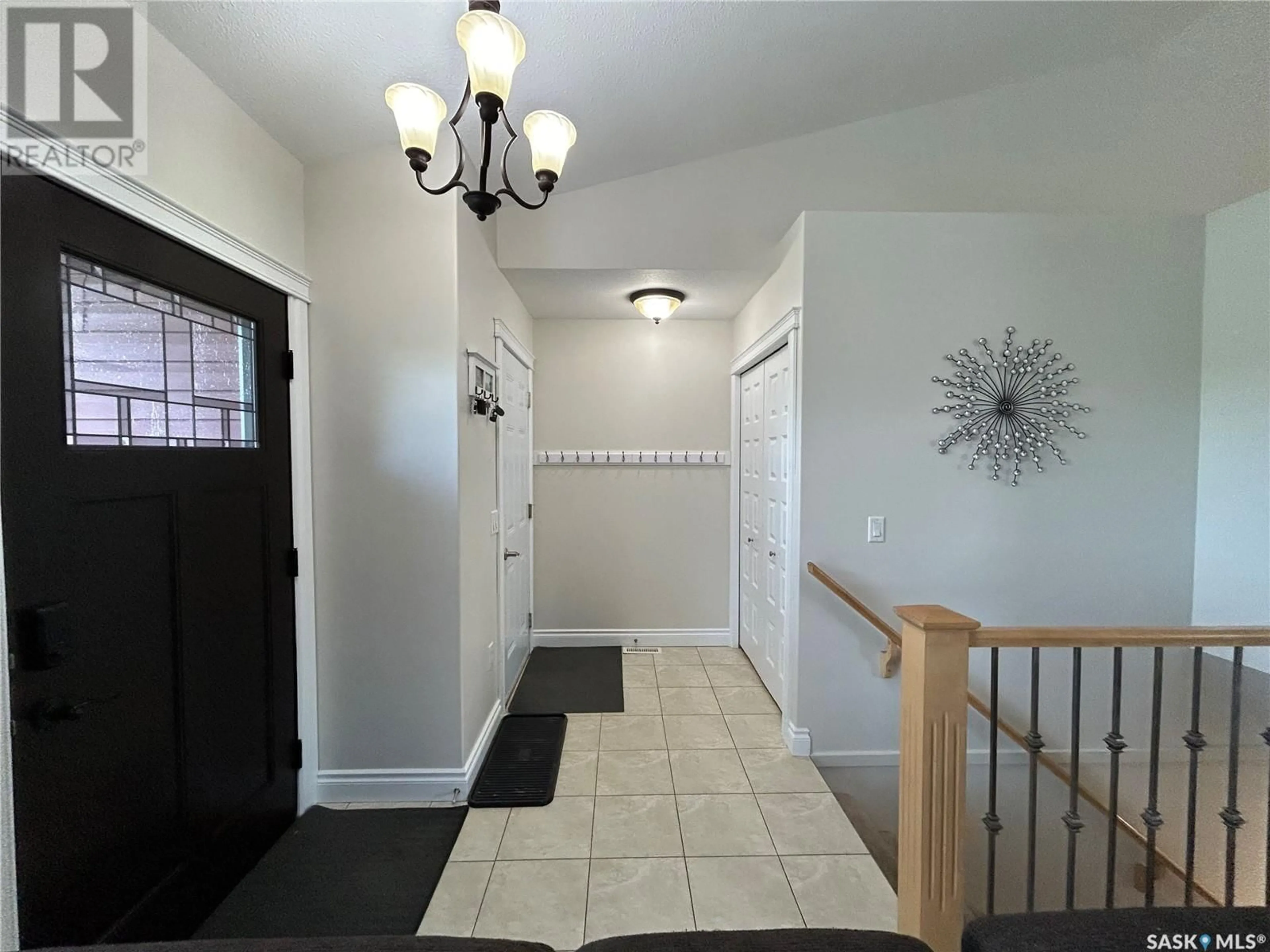 Indoor entryway for 201 SASKATCHEWAN AVENUE, Humboldt Saskatchewan S0K2A0