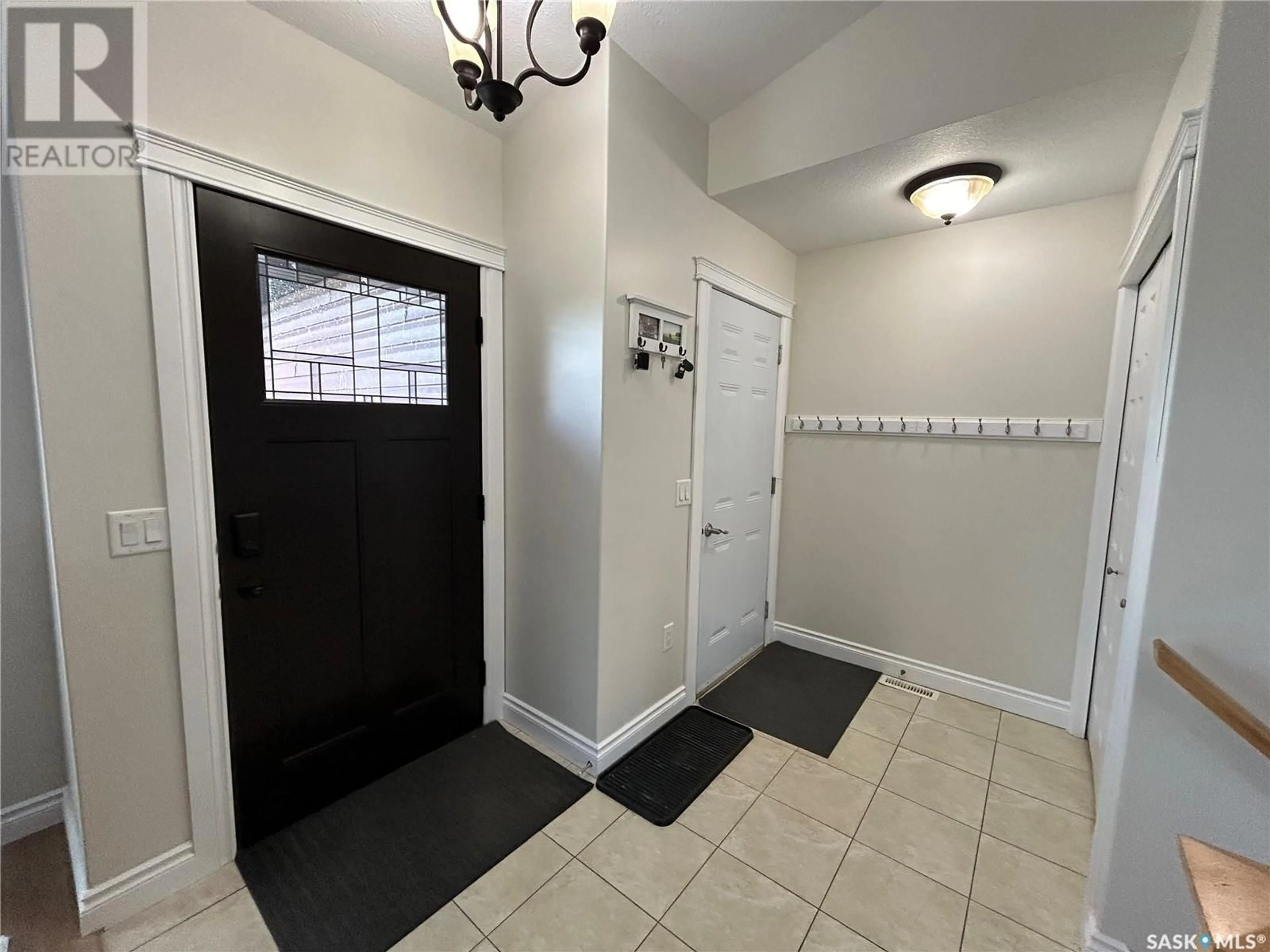 Indoor entryway for 201 SASKATCHEWAN AVENUE, Humboldt Saskatchewan S0K2A0