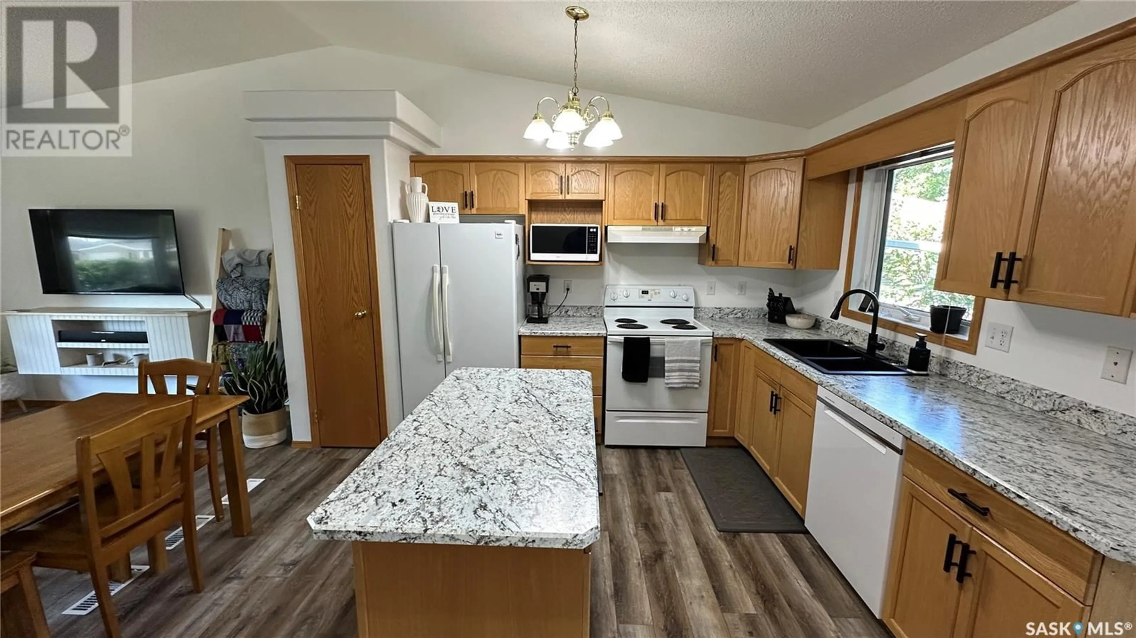 Open concept kitchen, unknown for 903 104TH AVENUE, Tisdale Saskatchewan S0E1T0