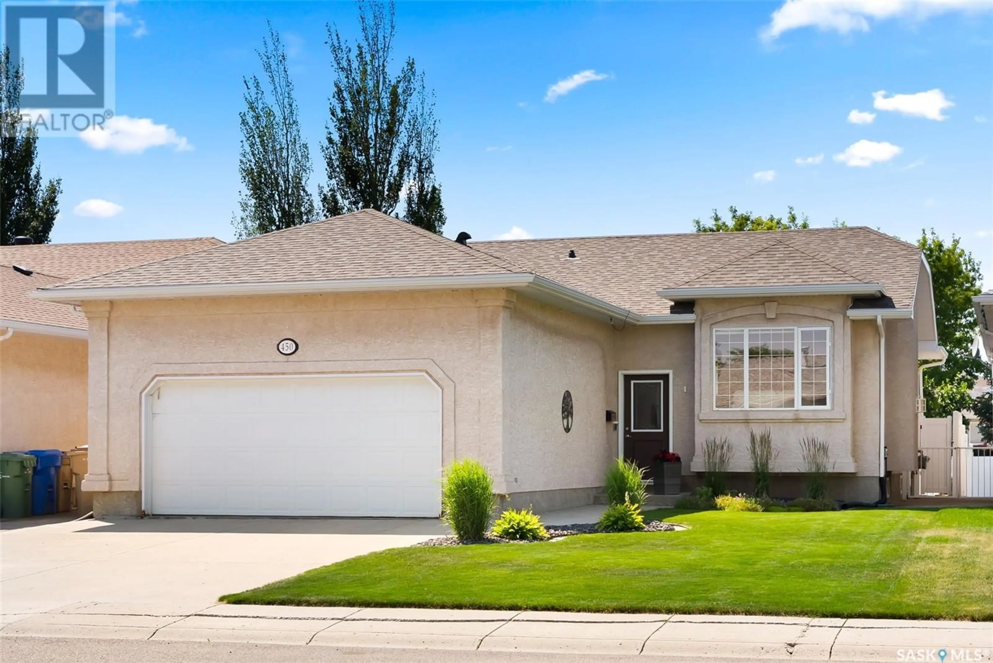 Home with vinyl exterior material, street for 450 FAIRWAY ROAD, Regina Saskatchewan S4Y1A2