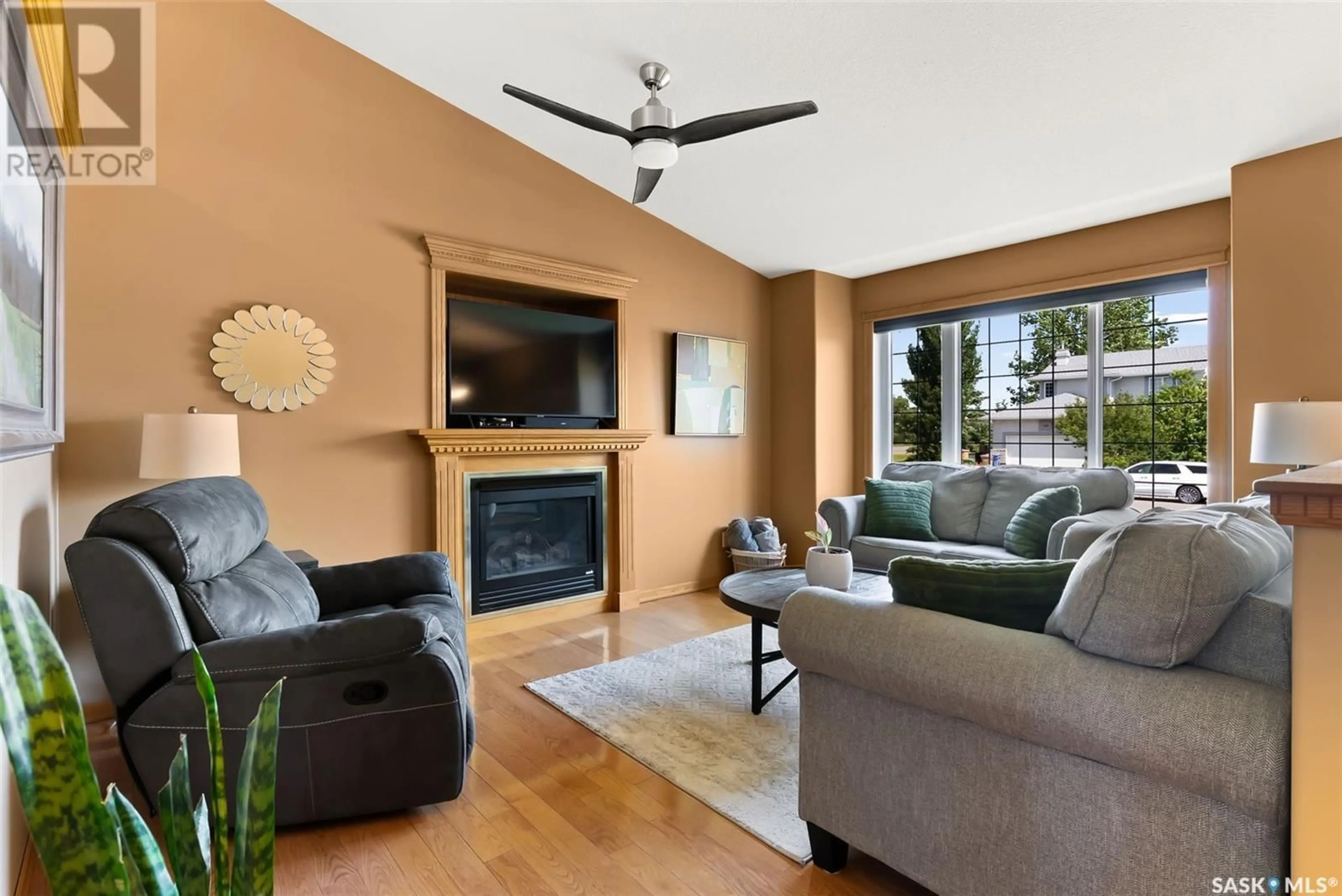 Living room with furniture, unknown for 450 FAIRWAY ROAD, Regina Saskatchewan S4Y1A2