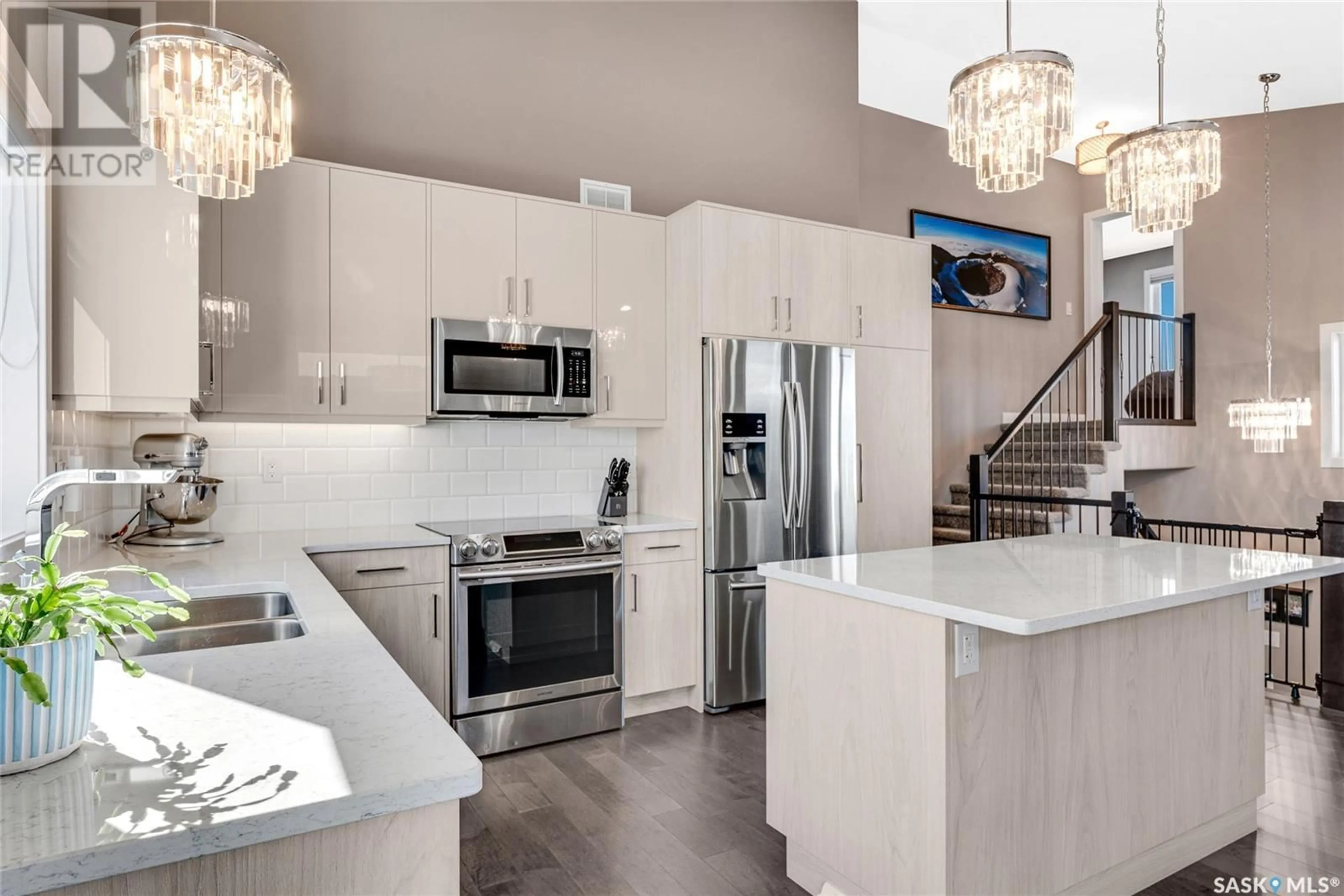 Contemporary kitchen, ceramic/tile floor for 566 BOYKOWICH CRESCENT, Saskatoon Saskatchewan S7W0S5