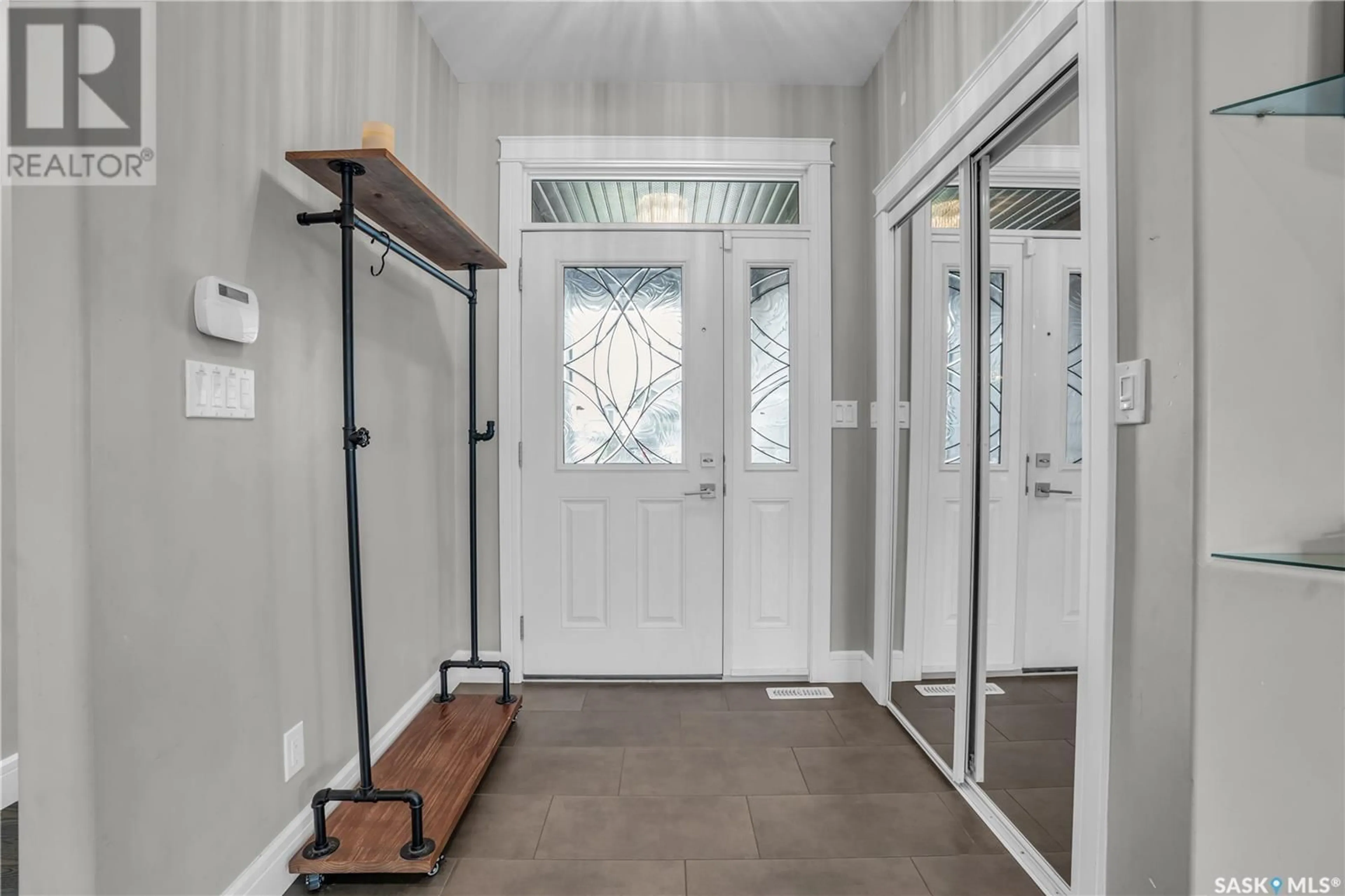 Indoor entryway for 400 PRAIRIE VIEW DRIVE, Dundurn Saskatchewan S0K1K1
