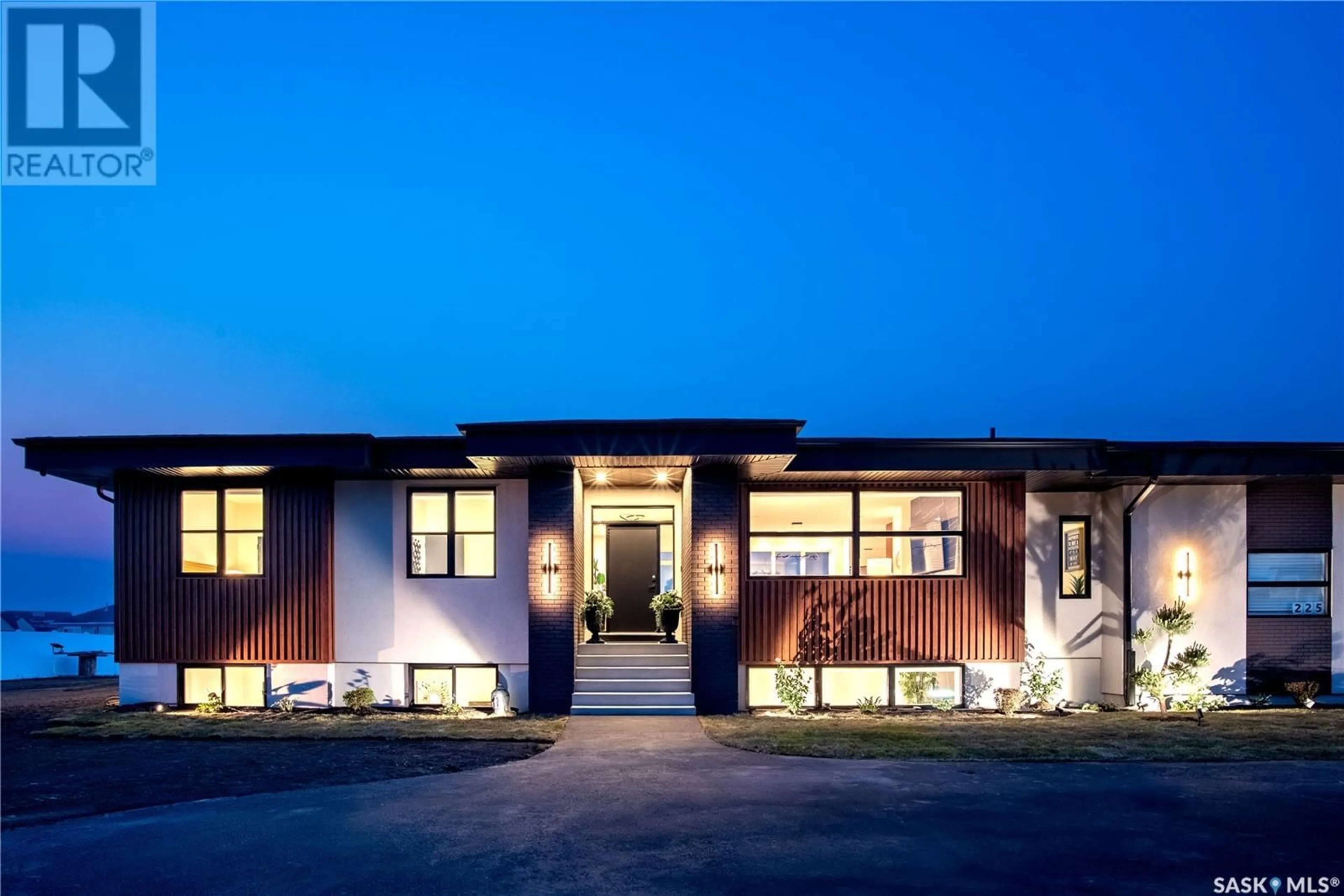 Home with brick exterior material, building for 225 EDGEMONT CRESCENT, Corman Park Rm No. 344 Saskatchewan S7T0Z8