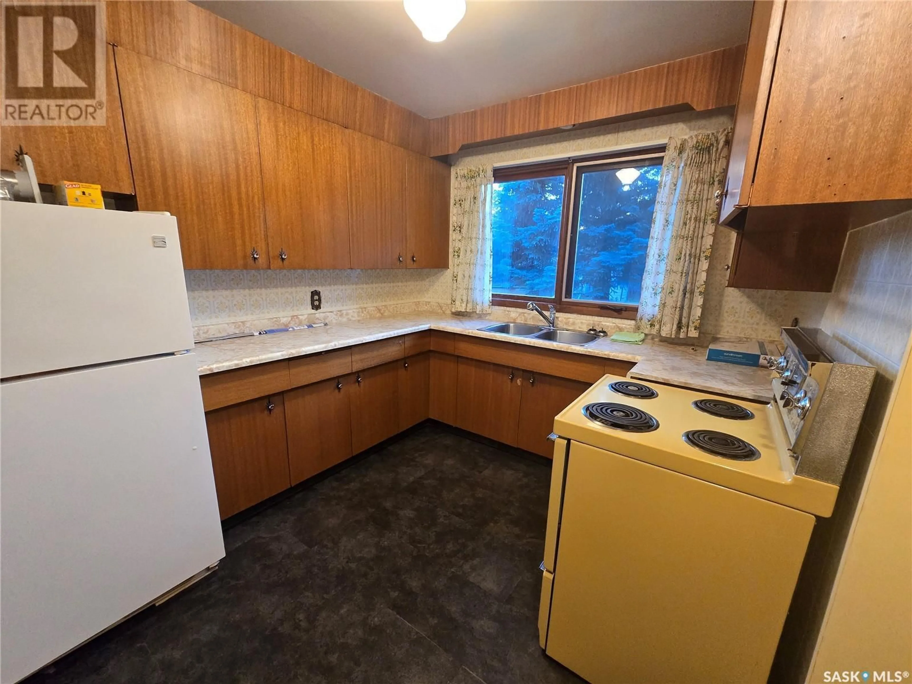 Standard kitchen, unknown for 128 MAIN STREET, Stoughton Saskatchewan S0G4T0