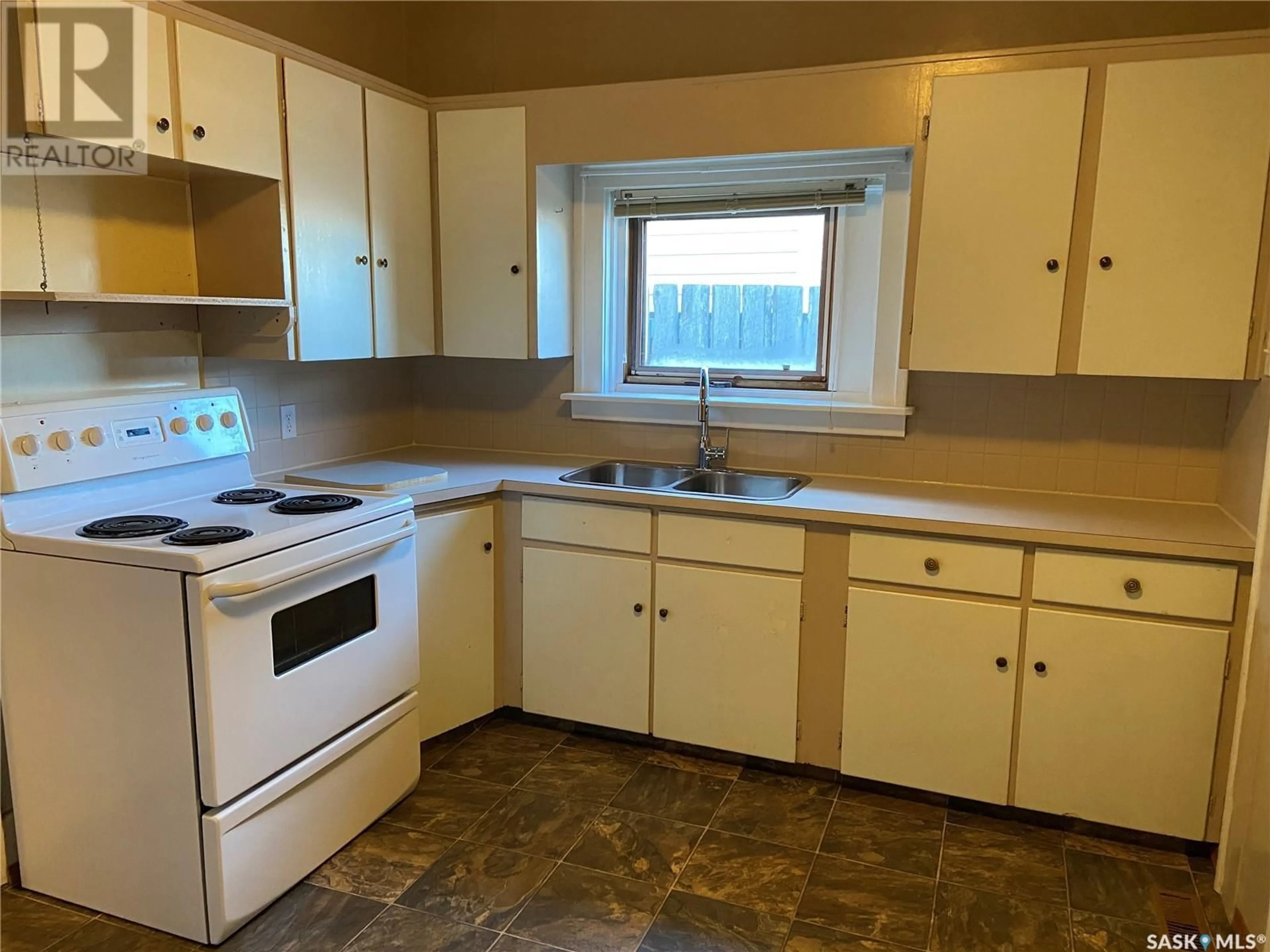 Standard kitchen, unknown for 834 CARTIER AVENUE, Moose Jaw Saskatchewan S6H1M1