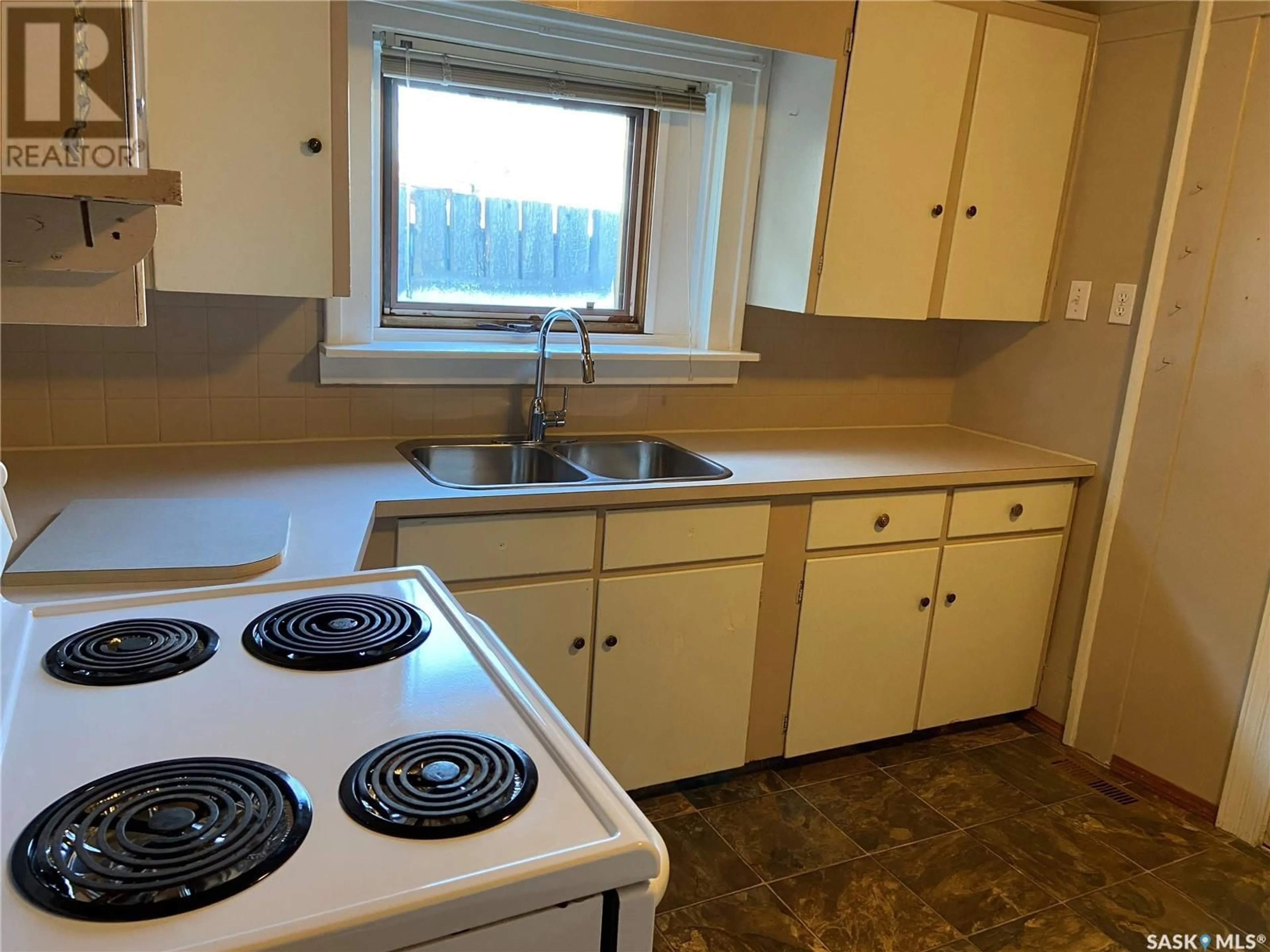Standard kitchen, unknown for 834 CARTIER AVENUE, Moose Jaw Saskatchewan S6H1M1