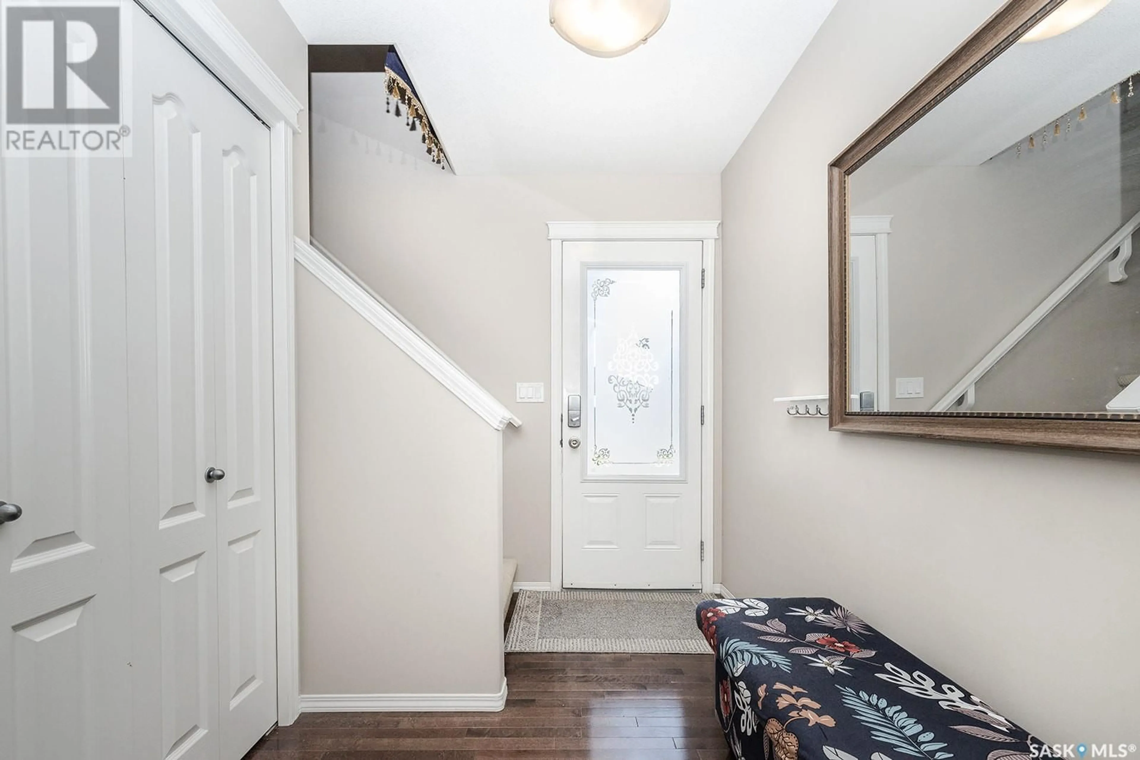 Indoor entryway for 106 - 3 BAILLIE COVE, Saskatoon Saskatchewan S7T0B8