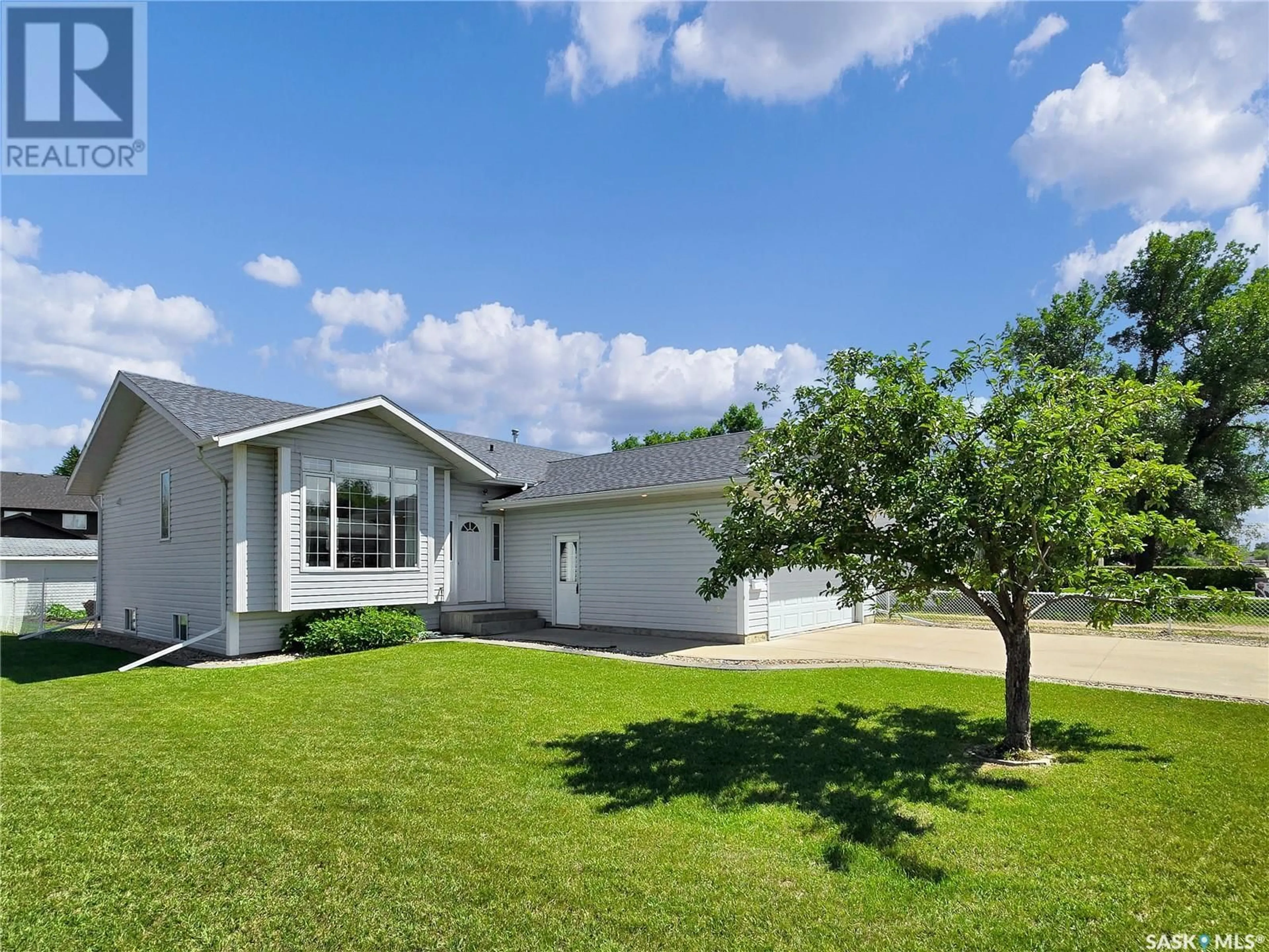 Home with vinyl exterior material, water/lake/river/ocean view for 122 7TH AVENUE, Warman Saskatchewan S0K4S0