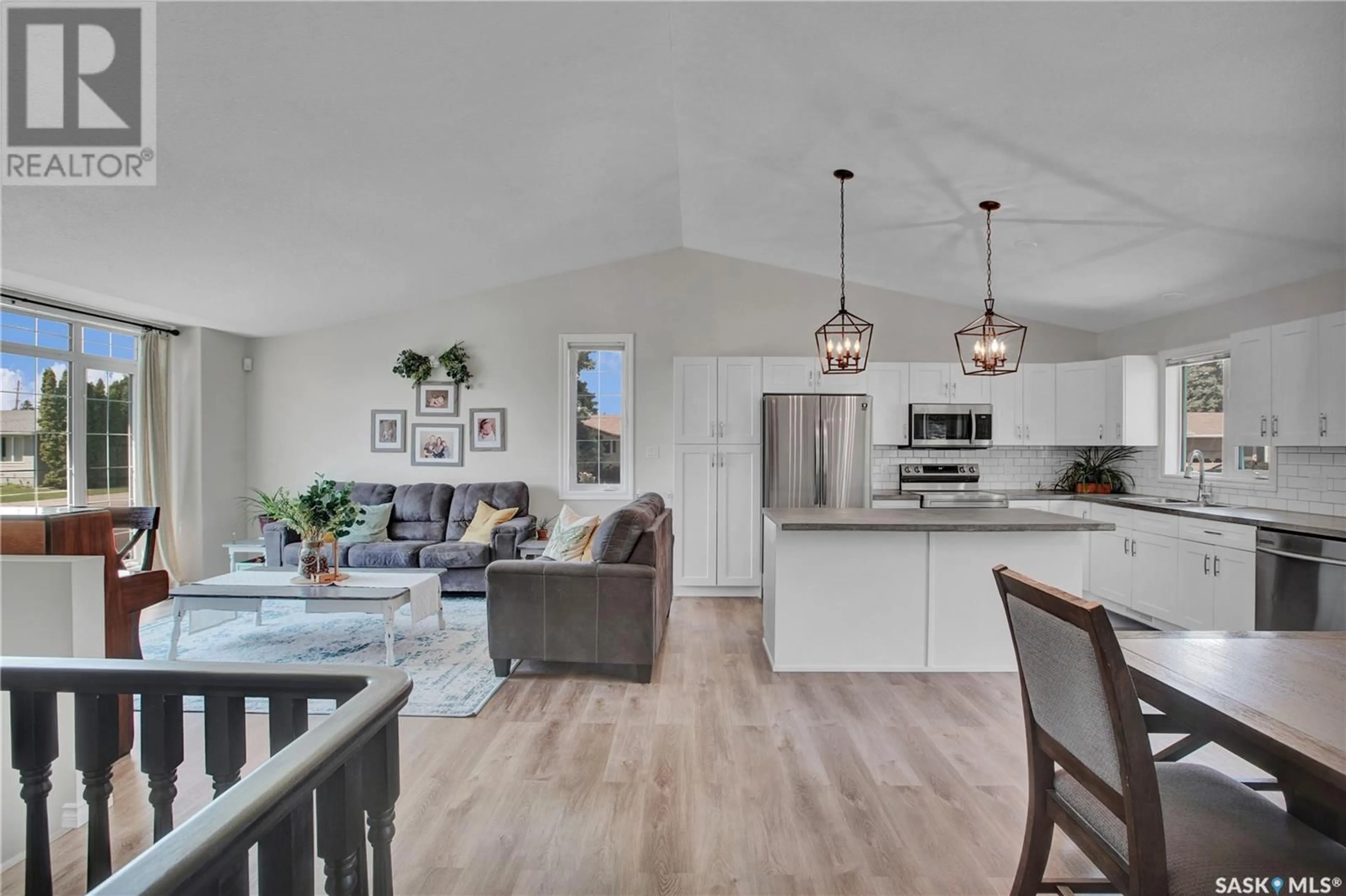 Open concept kitchen, unknown for 122 7TH AVENUE, Warman Saskatchewan S0K4S0